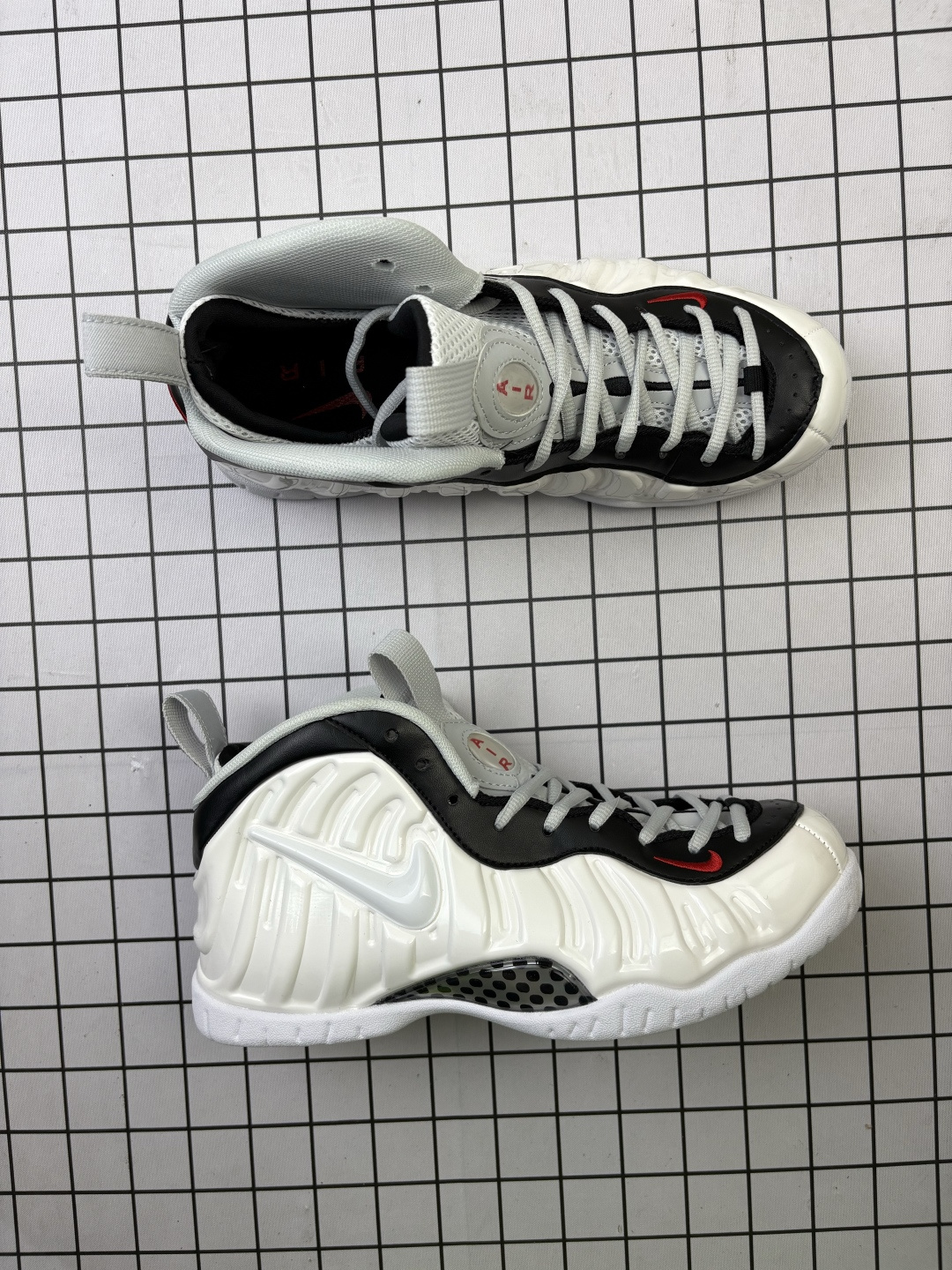 💰140
【公司级】耐克/NIKE 耐克喷泡 Air Foamposite Pro 实战运动篮球鞋,它依然代表了当时球鞋生产工艺的顶点,国内的鞋迷因为Pro的谐音,也将其称作泡”。鞋身由结实而有韧性的Foamposite一体化成型鞋面构成,独特的外观美轮美,充满了未来感,鞋面内部采用了全长的Dynamic--fit弹性内靴,柔软的填充使得鞋子的舒适性和包裹性大大增强,为脚部提供了良好的支撑保护,中底则延续了脚感澎湃的双层oom气垫与大面积碳板的缓震配置。

货号：624041-701
码数：40-47
编码688