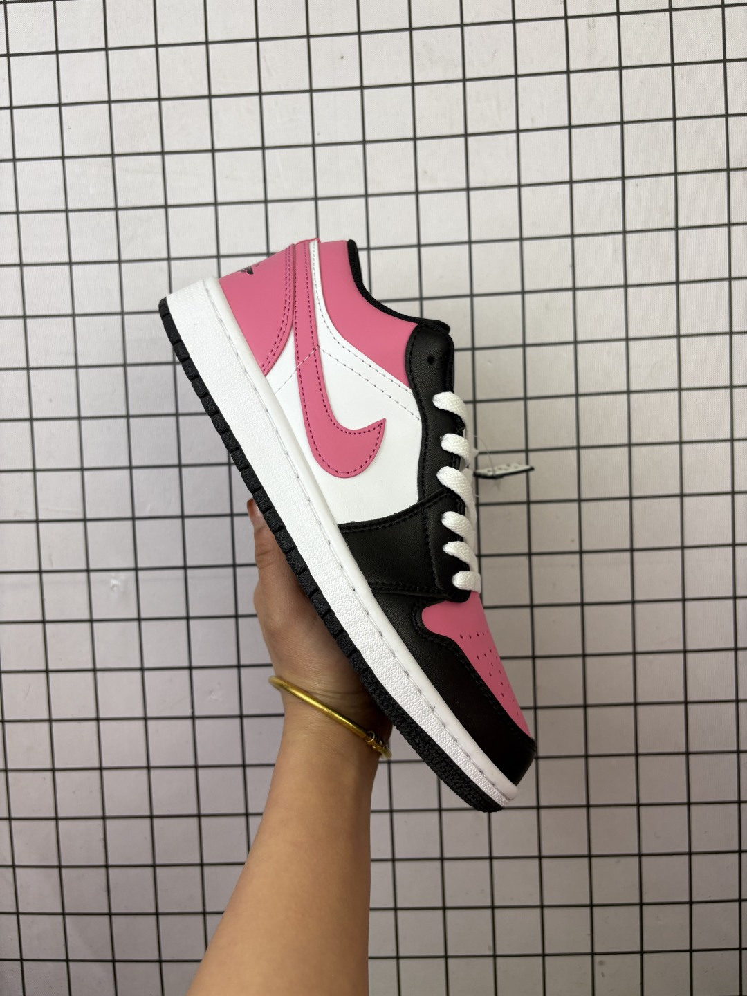💰170
耐克Nike Air Jordan 1 Low OG SP”Black/Red“AJ1乔丹一代倒钩经典低帮文化百搭休闲运动篮球鞋
货号:554723
尺码:35.5~47.5半
编码大Y