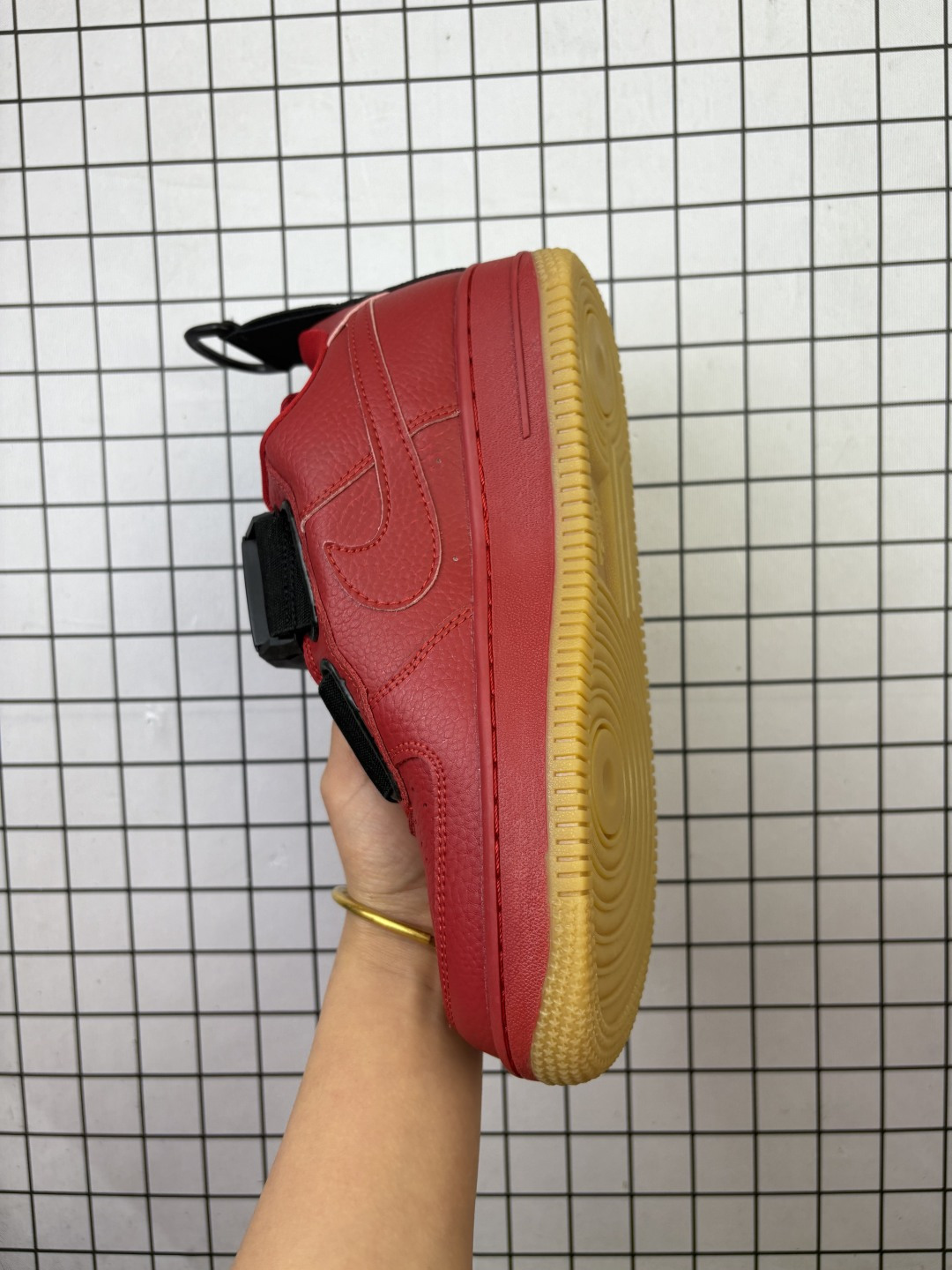 💰120
Nike/耐克 💯男女鞋，磁力机能解构美学，超强夜光效果❗️耐克限定NIKE AIR FORCE 1 UTILITY QS“OBJ Cool”空军一号机能低帮绷带设计潮流休闲运动板鞋 BV7783-001

类型：男女鞋
码数：36 37 38 39 40 41 42 43 44 45
编码771