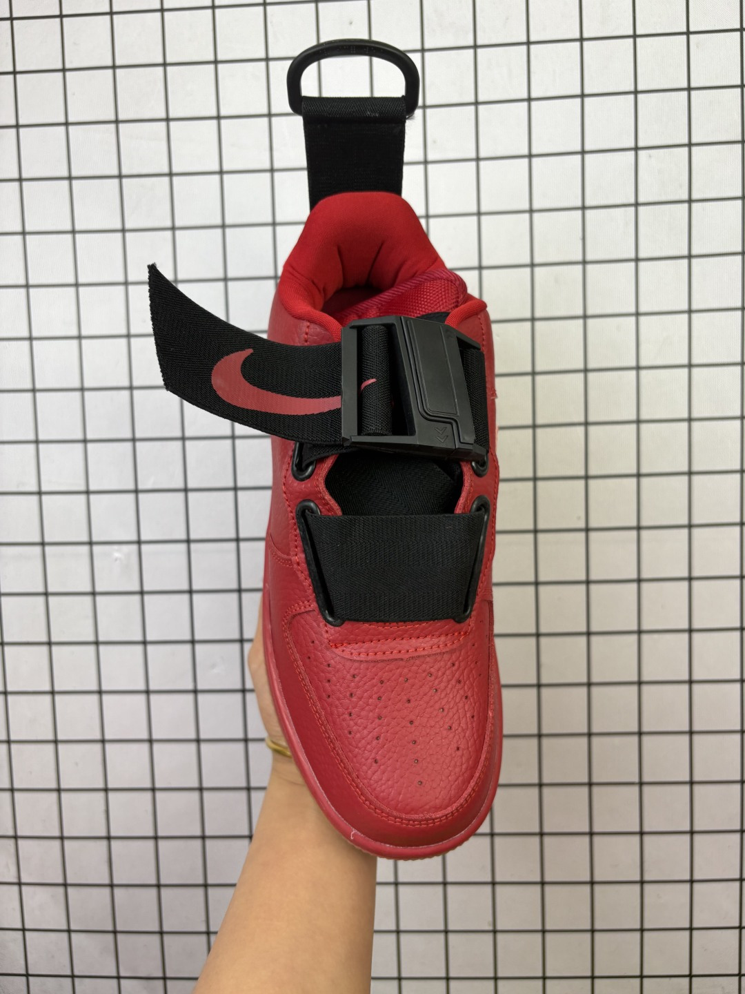💰120
Nike/耐克 💯男女鞋，磁力机能解构美学，超强夜光效果❗️耐克限定NIKE AIR FORCE 1 UTILITY QS“OBJ Cool”空军一号机能低帮绷带设计潮流休闲运动板鞋 BV7783-001

类型：男女鞋
码数：36 37 38 39 40 41 42 43 44 45
编码771