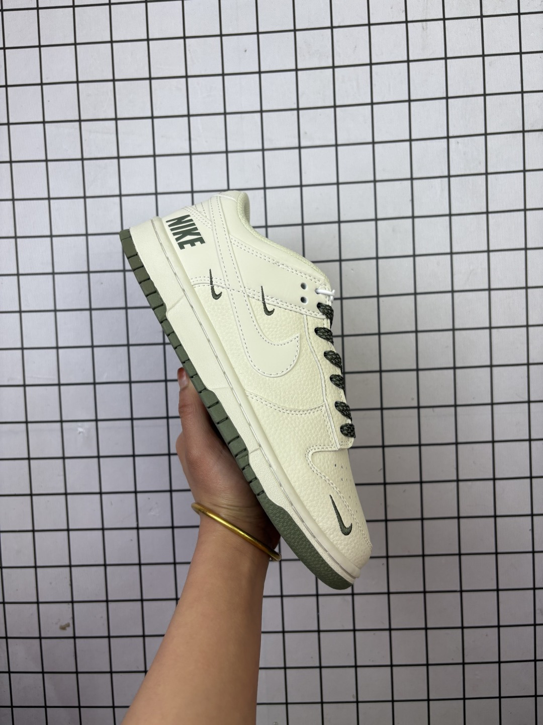 Nike SB Dunk Low“Supreme联名——黑红小勾” 周年高端定制 低帮休闲板鞋 定制鞋盒 大厂纯原品质出货 超高清洁度 皮料切割干净无任何毛边 细节完美 货号:XX2025-316 (半) 编码清F