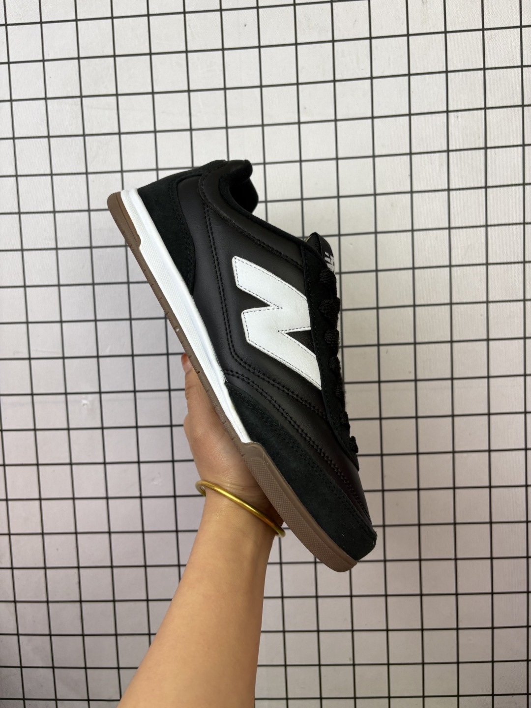 🈴💰120
NEW BALANCE 42 新百伦 小红书爆款 新款百搭休闲款运动板鞋 透气轻质系带轻便慢跑鞋，NEW BALANCE 是世界四大休闲鞋类品牌之一，旗下鞋款具有重量轻、材质柔软灵活、穿着舒适的特点。此款NEW BALANCE采用透气网布拼接工艺，整体高端时尚 简约大气 防滑舒适！

类型：男女鞋
货号：URC42LB
码数：36-45含半码
编码771