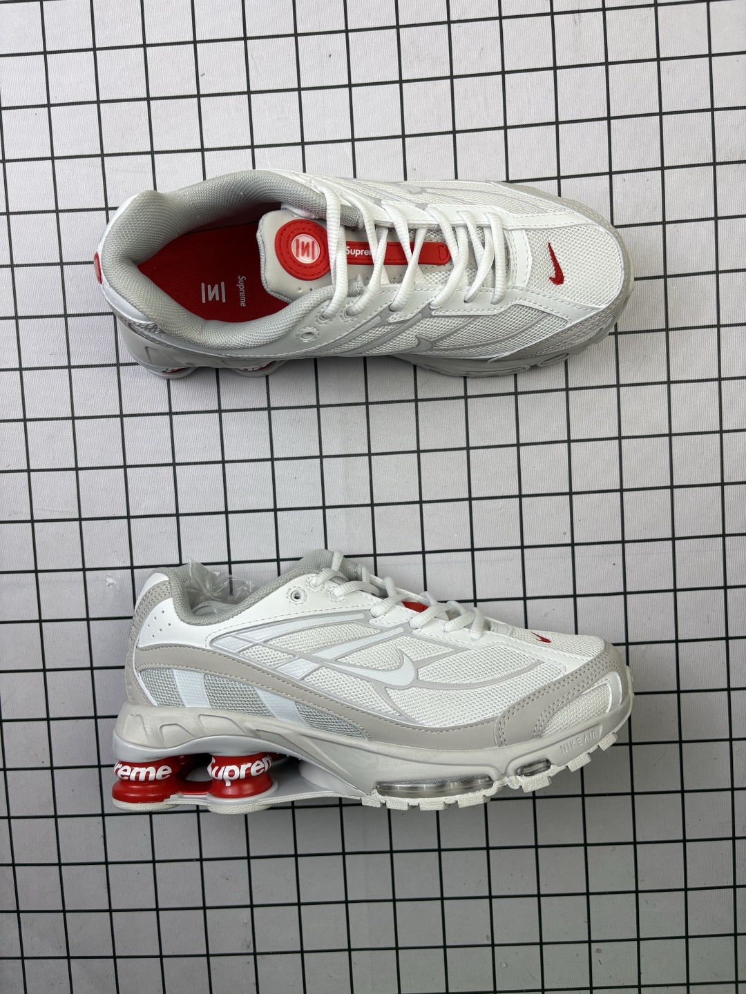 💰140
耐克 Nike Shox Ride 2 Sp x Supreme联名款
R4全掌气垫缓震跑步鞋 织物材质 
官方货号DN16152527
编码：093
36-46