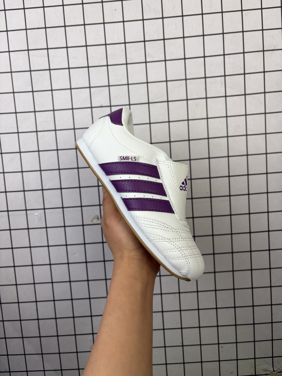 💰100
阿迪达斯Adidas Originals Taekwondo 运动舒适童鞋防滑耐磨包裏性低帮 训练鞋货号:JR9393

码数：25 26 27 28 29 30 31 32 33 34 35 36
编码青H