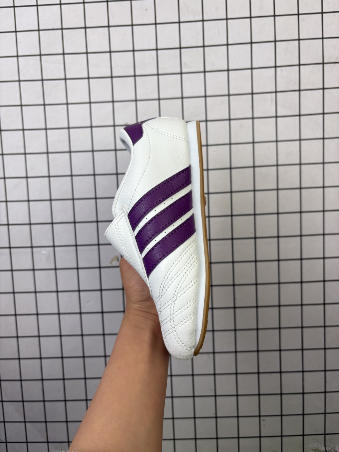 💰100
阿迪达斯Adidas Originals Taekwondo 运动舒适童鞋防滑耐磨包裏性低帮 训练鞋货号:JR9393

码数：25 26 27 28 29 30 31 32 33 34 35 36
编码青H