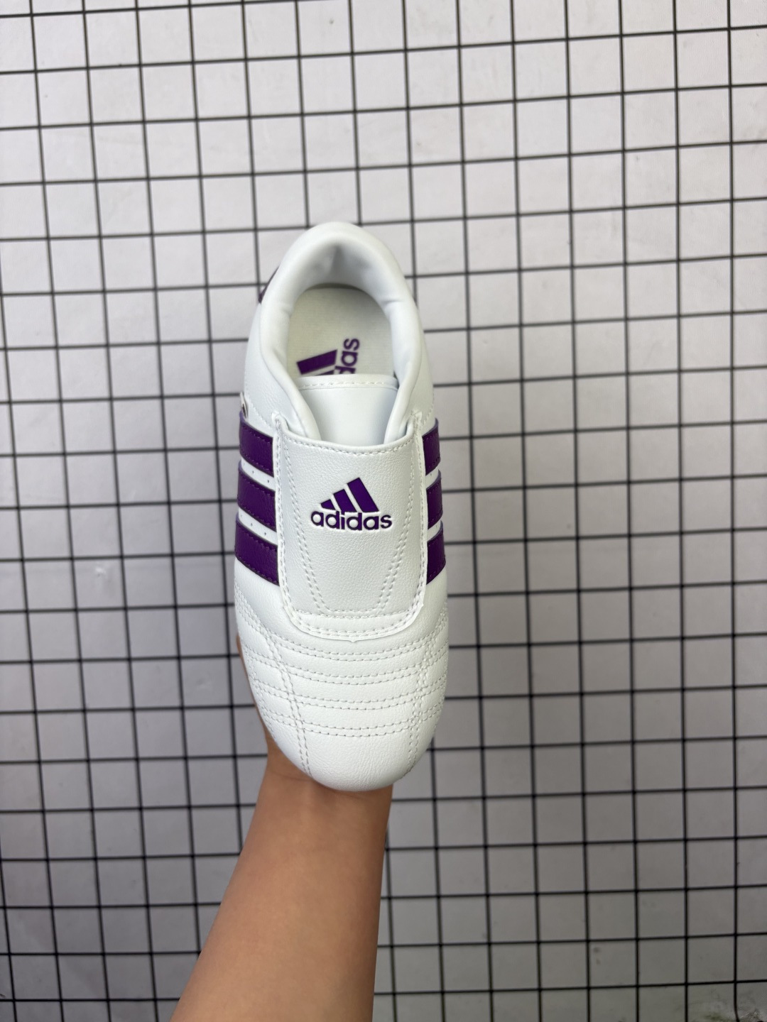 💰100
阿迪达斯Adidas Originals Taekwondo 运动舒适童鞋防滑耐磨包裏性低帮 训练鞋货号:JR9393

码数：25 26 27 28 29 30 31 32 33 34 35 36
编码青H