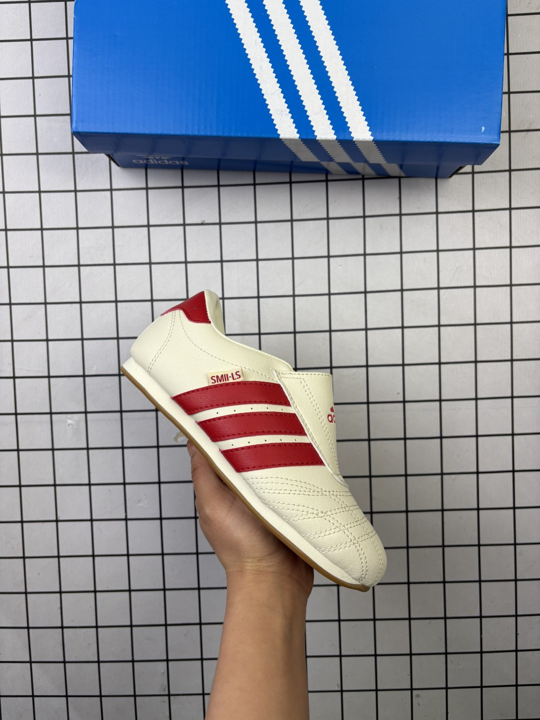 🈴💰100
阿迪达斯Adidas Originals Taekwondo 运动舒适童鞋防滑耐磨包裏性低帮 训练鞋货号:JR9393

码数：25 26 27 28 29 30 31 32 33 34 35 36
编码青H