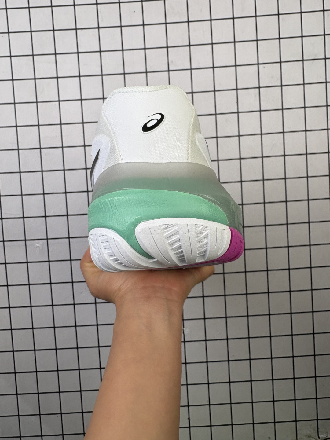 💰150
公司级✅ASICS GEL-RESOLUTION X 亚瑟士 专业网球鞋
没有鞋骨的设计 这是一种创新技术 它让脚底在每一次着地时都能感受到柔软而充足的缓冲 就像踩在棉花上一样 这种鞋子让你的双脚享受到近乎完美的舒适度
货号:1041A481-103
尺码:40.5 41.5 42 42.5 43.5 44 45 
编码给L