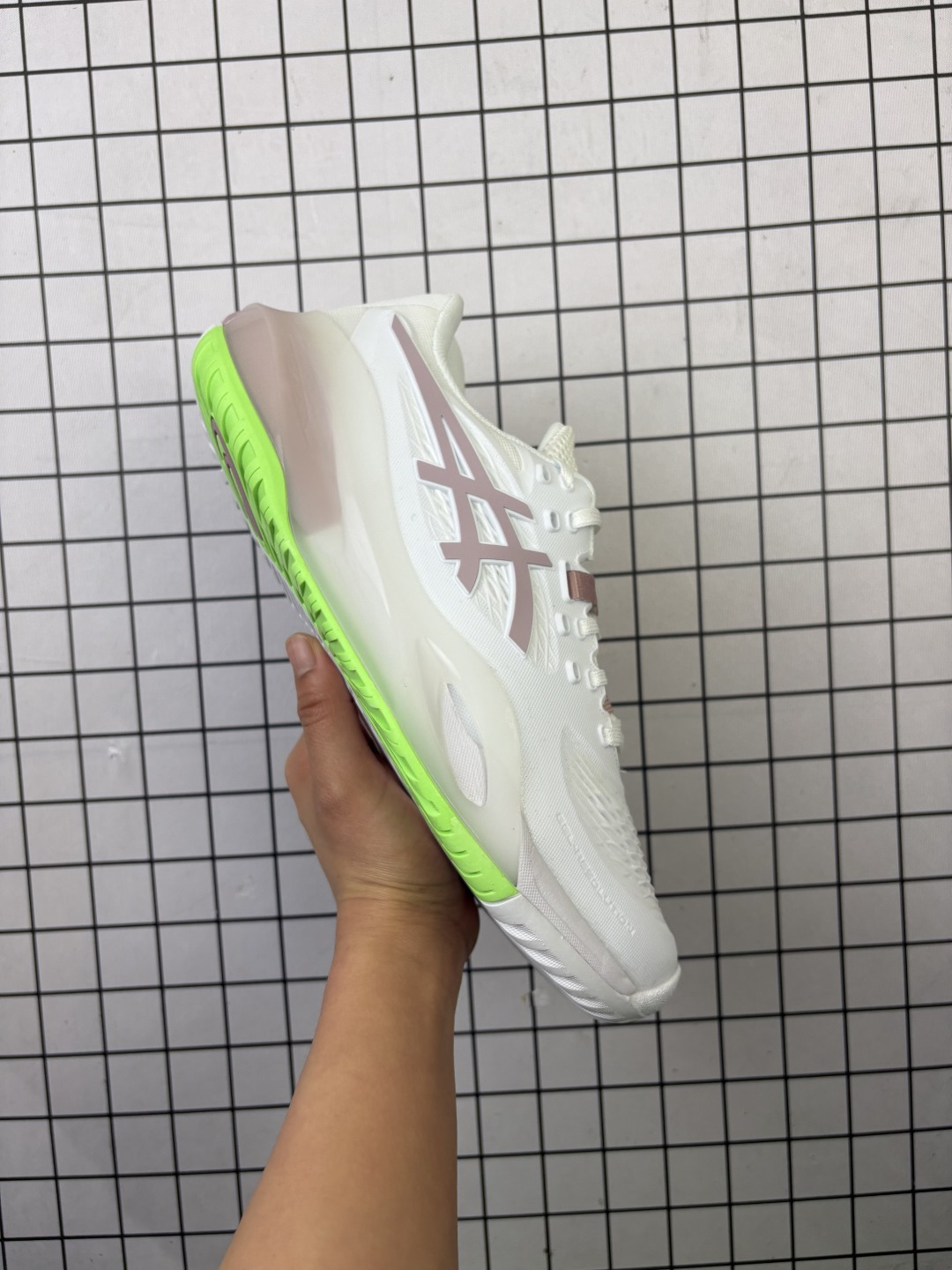 💰150 公司级✅ASICS GEL-RESOLUTION X 亚瑟士 专业网球鞋 没有鞋骨的设计 这是一种创新技术 它让脚底在每一次着地时都能感受到柔软而充足的缓冲 就像踩在棉花上一样 这种鞋子让你的双脚享受到近乎完美的舒适度 货号:1041A481-103 尺码:36-40 编码给L