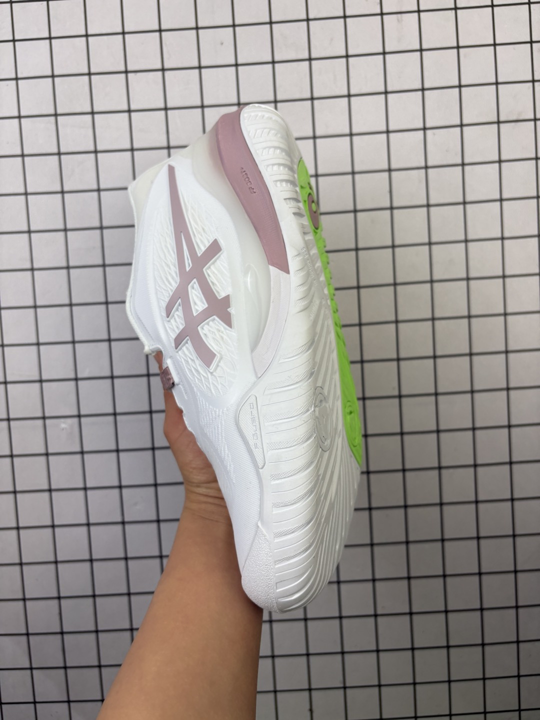 💰150 公司级✅ASICS GEL-RESOLUTION X 亚瑟士 专业网球鞋 没有鞋骨的设计 这是一种创新技术 它让脚底在每一次着地时都能感受到柔软而充足的缓冲 就像踩在棉花上一样 这种鞋子让你的双脚享受到近乎完美的舒适度 货号:1041A481-103 尺码:36-40 编码给L