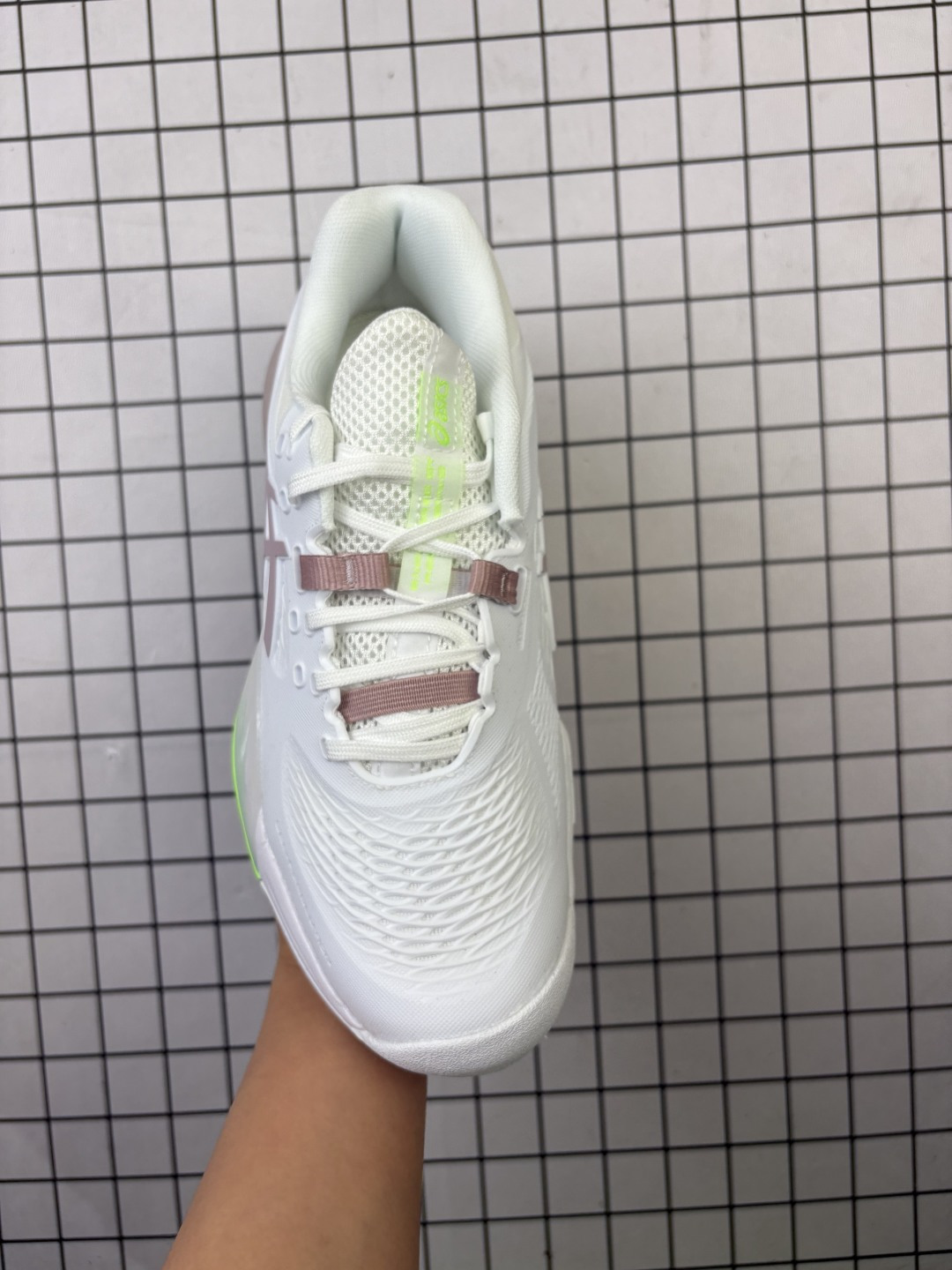 💰150 公司级✅ASICS GEL-RESOLUTION X 亚瑟士 专业网球鞋 没有鞋骨的设计 这是一种创新技术 它让脚底在每一次着地时都能感受到柔软而充足的缓冲 就像踩在棉花上一样 这种鞋子让你的双脚享受到近乎完美的舒适度 货号:1041A481-103 尺码:36-40 编码给L