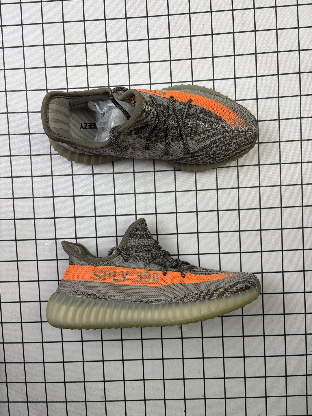💰85
✅Adidas Yeezy 350 V2 原装配色
升级正确原装楦型开发纸版 完美鞋型Adidas Yeezy350V2终极性价比版本，很多人拿去充顶级货卖！无解的鞋型，鞋面鞋底材料也与顶级版本无太大差异！工厂理念很纯粹，就是让更多人花最低的价钱穿上好鞋  
货号：CP9366
尺码：36 36.5 37 38 38.5 39 40 40.5 41 42 42.5 43 44 45 46
编码771