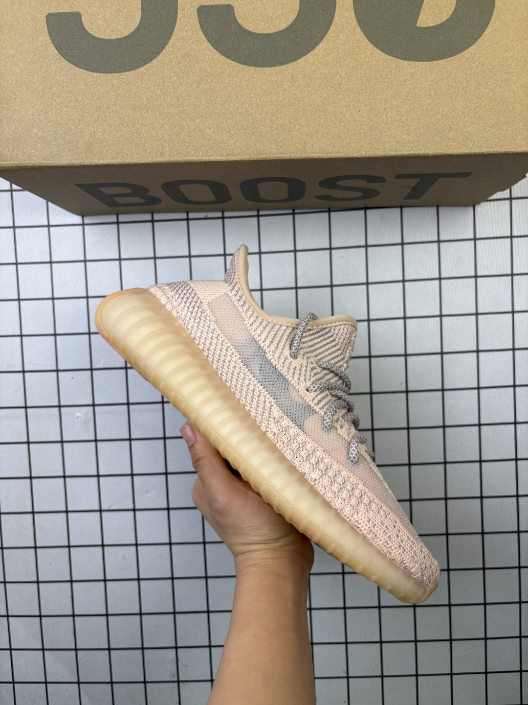 🈴💰85
✅Adidas Yeezy 350 V2 原装配色
升级正确原装楦型开发纸版 完美鞋型Adidas Yeezy350V2终极性价比版本，很多人拿去充顶级货卖！无解的鞋型，鞋面鞋底材料也与顶级版本无太大差异！工厂理念很纯粹，就是让更多人花最低的价钱穿上好鞋  
货号：CP9366
尺码：36 36.5 37 38 38.5 39 40 40.5 41 42 42.5 43 44 45 46
编码771