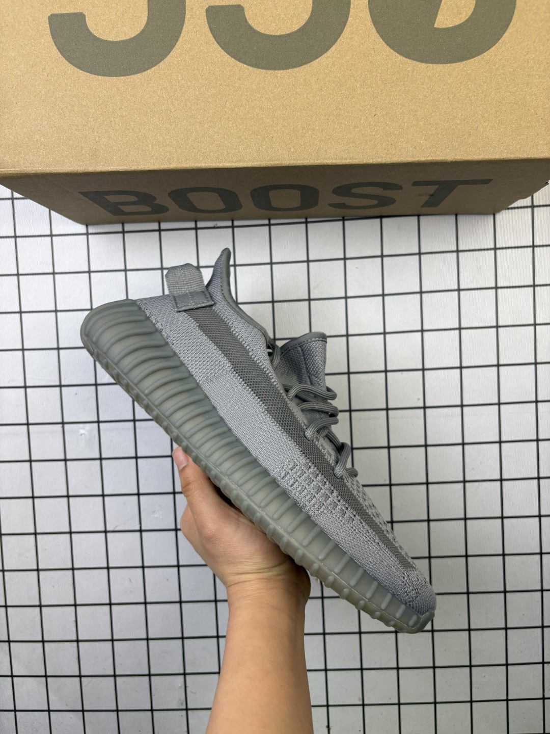 🈴💰85
✅Adidas Yeezy 350 V2 原装配色
升级正确原装楦型开发纸版 完美鞋型Adidas Yeezy350V2终极性价比版本，很多人拿去充顶级货卖！无解的鞋型，鞋面鞋底材料也与顶级版本无太大差异！工厂理念很纯粹，就是让更多人花最低的价钱穿上好鞋  
货号：CP9366
尺码：36 36.5 37 38 38.5 39 40 40.5 41 42 42.5 43 44 45 46
编码771