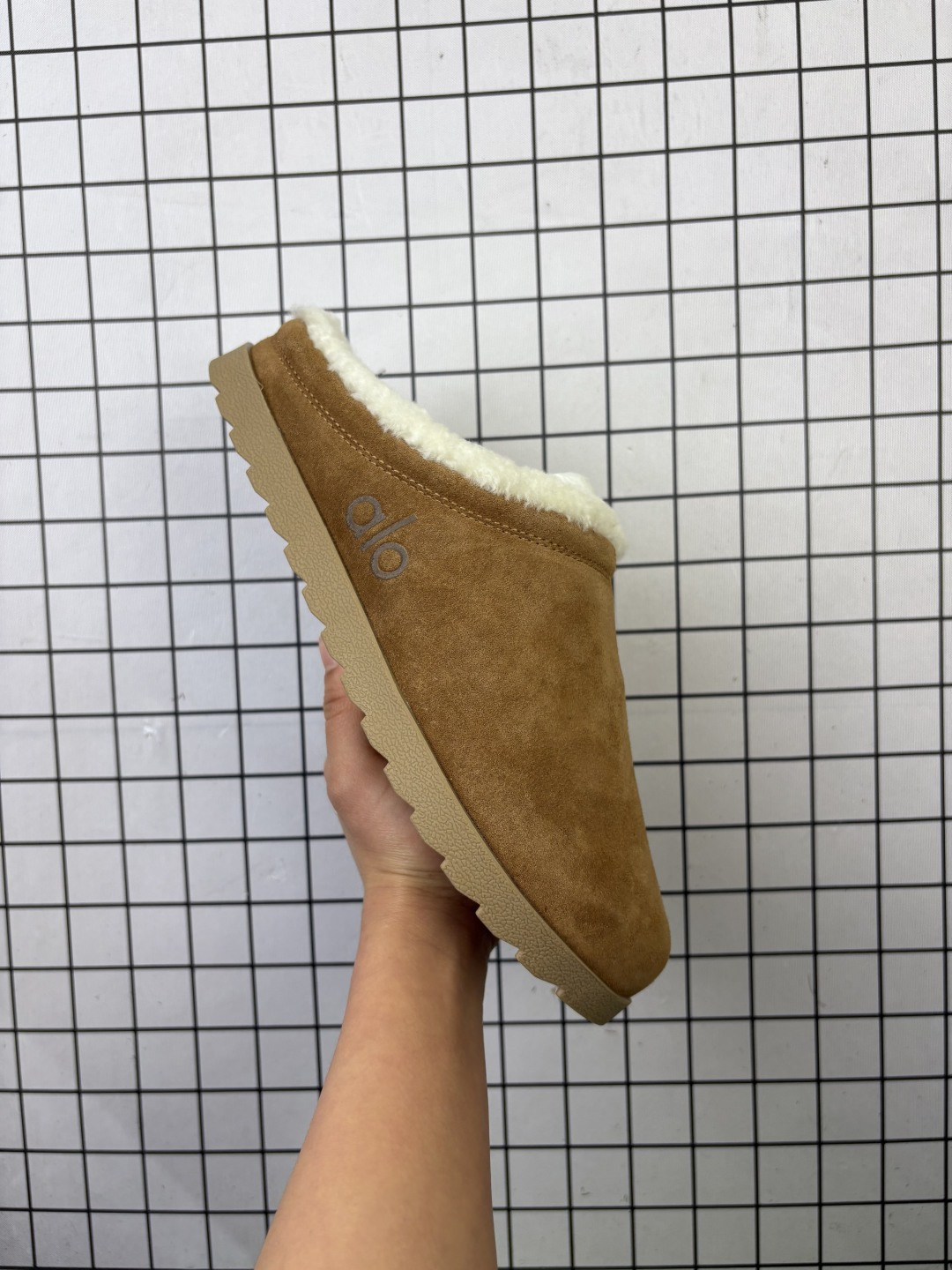 💰260
alo复古百搭半拖勃肯懒人鞋 暖冬加绒休闲时尚高颜值 舒适一脚蹬 包头拖鞋 货号：alo x01 CLAssIc

码数：35 36 37 38 39 40
编码753