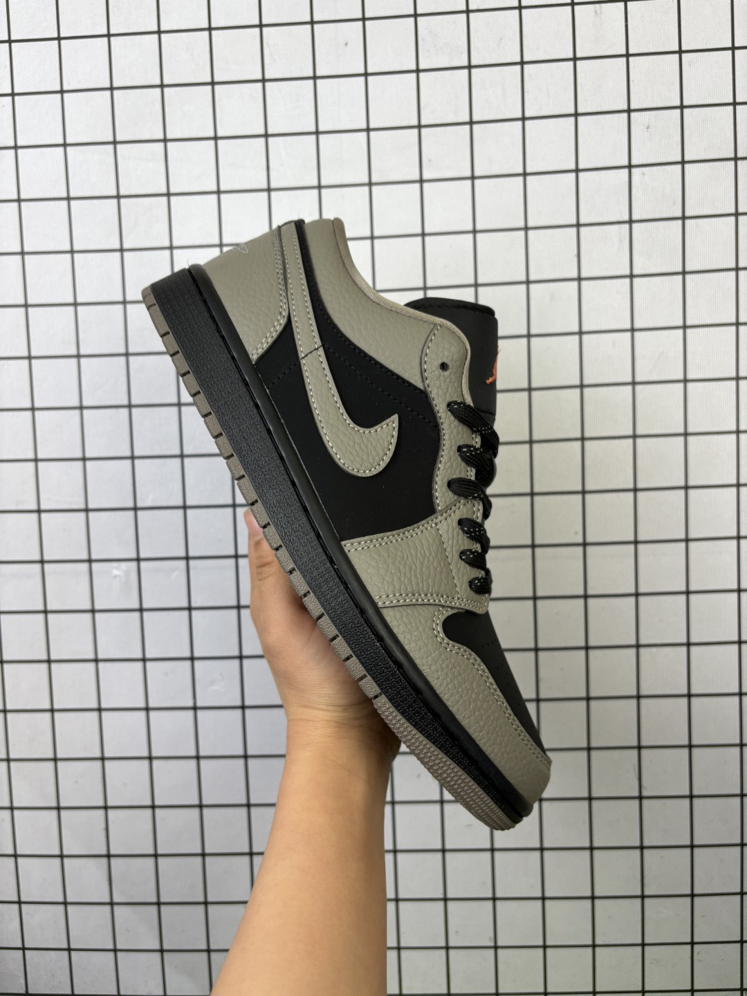 💰120
乔丹 Air Jordan 1 Low AJ1 乔1新配色奶茶摩卡低帮文化休闲板鞋 IB7109 005

码数：36 36.5 37.5 38 38.5 39 40 40.5 41 42 42.5 43 44 45 46
编码757