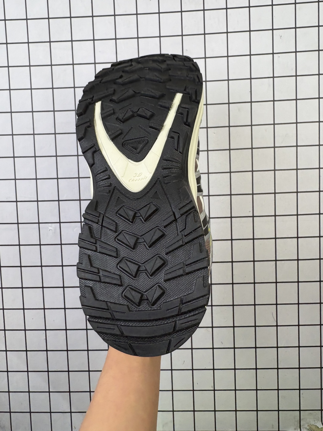 💰120
Salomon/萨洛蒙 原楦原纸版开发版型,采用性能结构鞋面提供稳固支撑性,配置牛角扣系带开合,欧索莱环保去臭环型组合鞋垫,外置三层双层组合橡胶ACS科技全地形锯齿防滑大底❗️增添 GORE-TEX 升级版本!法国户外品牌-萨洛蒙/Salomon XT-6 Gore-Tex"Monument Phantom"天际系列低帮城市越野机能透气休闲运动鞋“雾灰黑白 473057
类型:男鞋
码数:40 41 42 43 44
编码:699