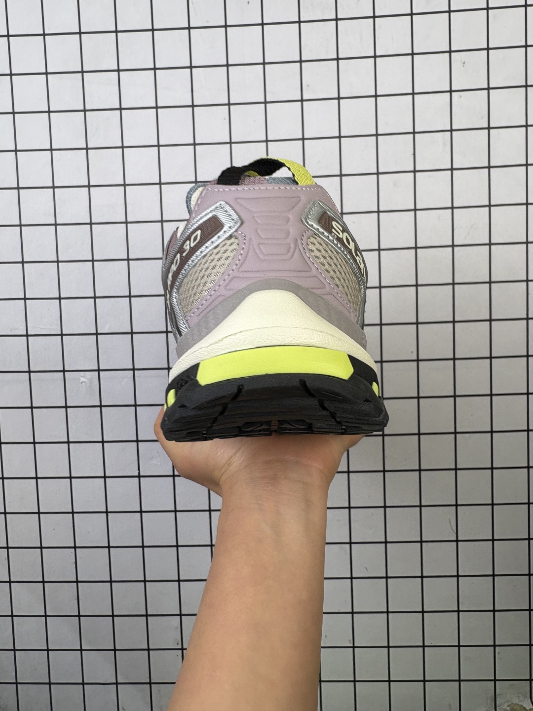 💰120
Salomon/萨洛蒙 原楦原纸版开发版型,采用性能结构鞋面提供稳固支撑性,配置牛角扣系带开合,欧索莱环保去臭环型组合鞋垫,外置三层双层组合橡胶ACS科技全地形锯齿防滑大底❗️增添 GORE-TEX 升级版本!法国户外品牌-萨洛蒙/Salomon XT-6 Gore-Tex"Monument Phantom"天际系列低帮城市越野机能透气休闲运动鞋“雾灰黑白 473057
类型:男鞋
码数:40 41 42 43 44
编码:699