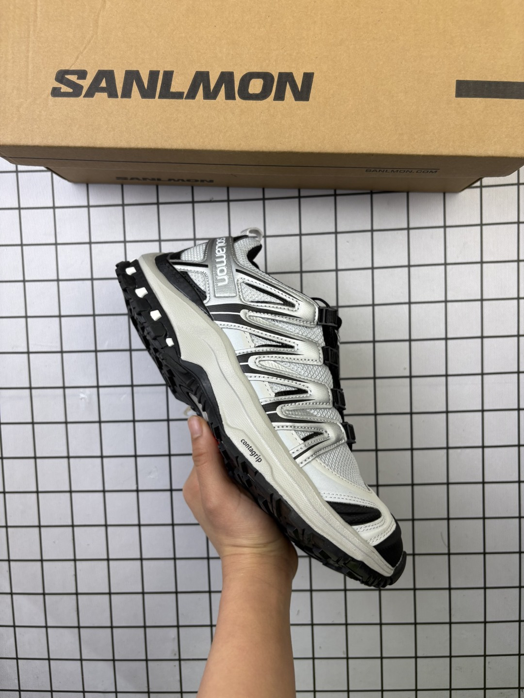 🈴💰120
Salomon/萨洛蒙  原楦原纸版开发版型，采用性能结构鞋面提供稳固支撑性，配置牛角扣系带开合，欧索莱环保去臭环型组合鞋垫，外置三层双层组合橡胶ACS科技全地形锯齿防滑大底❗️增添 GORE-TEX 升级版本！法国户外品牌-萨洛蒙/Salomon XT-6 Gore-Tex"Monument Phantom"天际系列低帮城市越野机能透气休闲运动鞋“雾灰黑白 473057

类型：男鞋
码数：40 41 42 43 44
编码：699