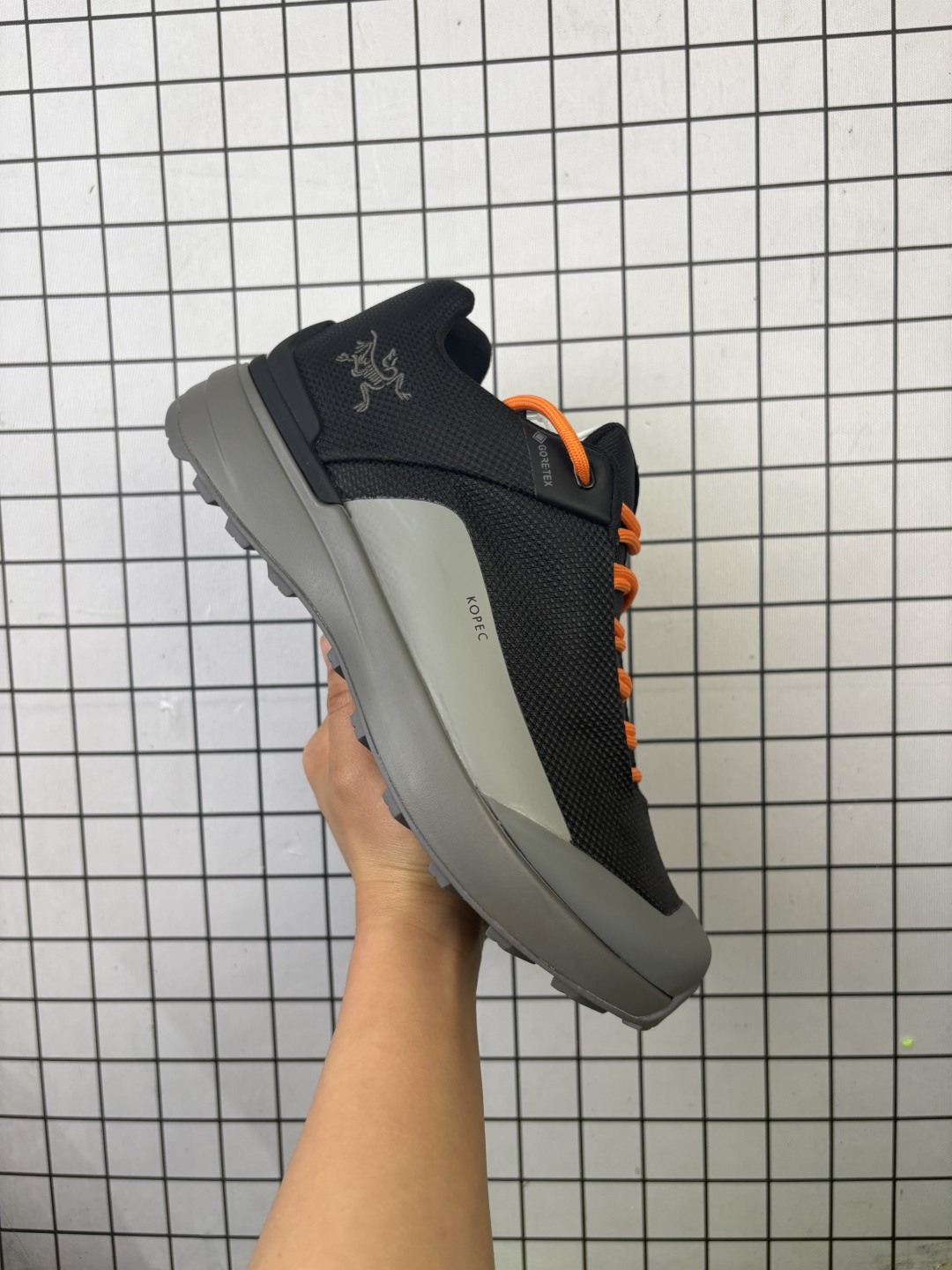 公司级 原楦原纸版开发版型,采用一体成型热熔鞋面材质,搭载85%压缩EVA缓震中底技术,外置vibram黄金耐磨锯齿外底❗️越野徒步+日常通勤两不误!加拿大户外服饰品牌/始祖鸟·Arc teryx Norvan LD 3 GTX Trail 北温哥华三代系列长距离越野徒步户外运动跑鞋 类型:男鞋 编码:698