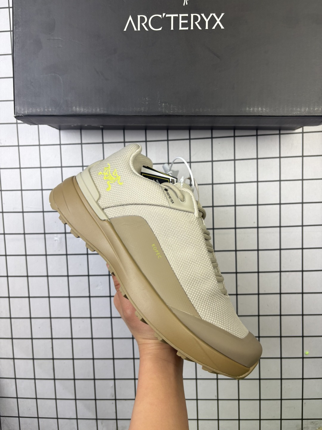 🈴💰280
公司级  原楦原纸版开发版型，采用一体成型热熔鞋面材质，搭载85%压缩EVA缓震中底技术，外置vibram黄金耐磨锯齿外底❗️越野徒步+日常通勤两不误！加拿大户外服饰品牌/始祖鸟·Arc teryx Norvan LD 3 GTX Trail 北温哥华三代系列长距离越野徒步户外运动跑鞋 

类型：男鞋
码数：39 40 40.5 41 42 42.5 43 44 45
编码：698