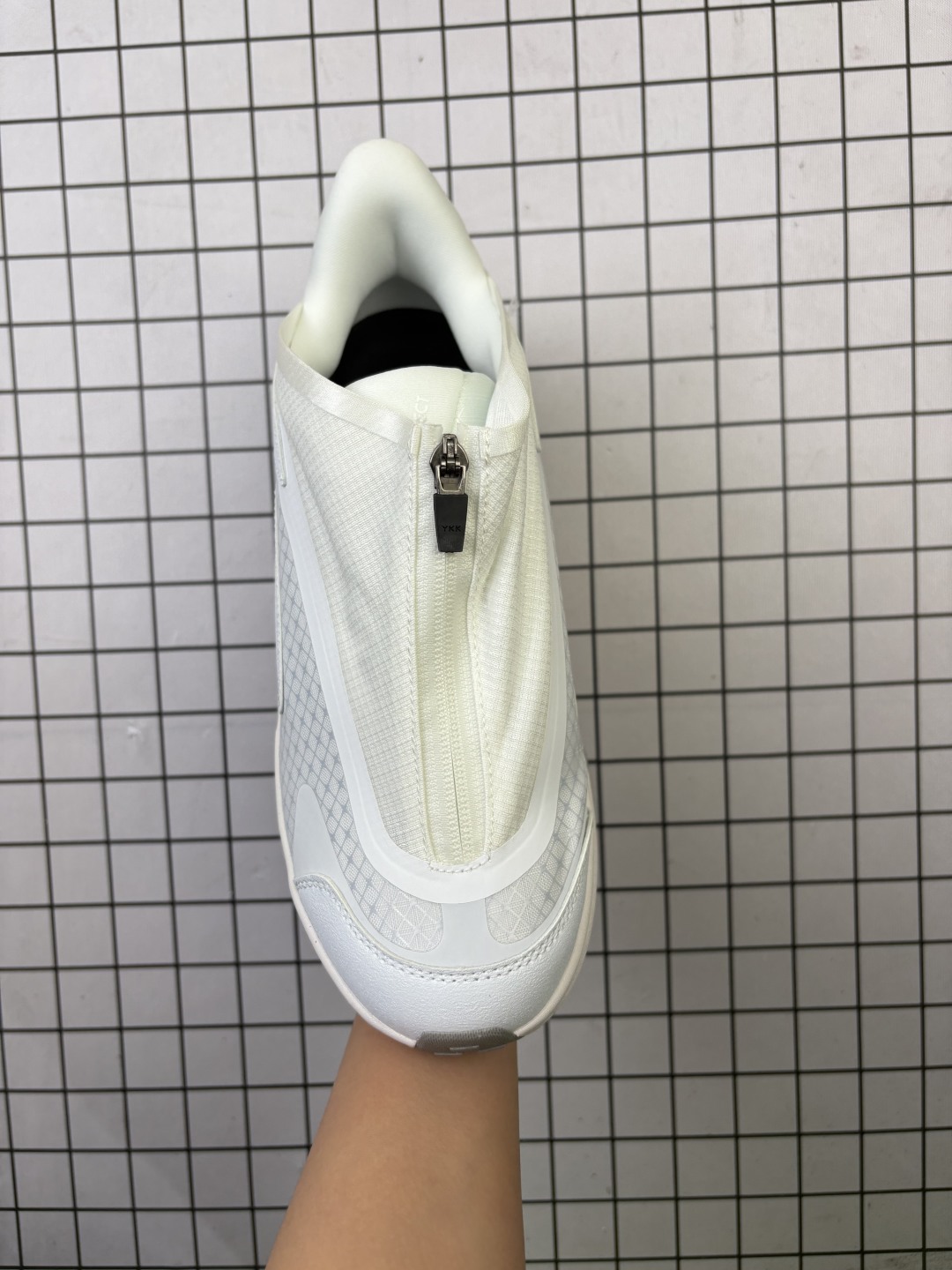 💰130
BF版Hoka One One Project Transport 机能风专业户外越野运动鞋
相较于前几代Mafate包裹感更好 跟Speedgoat(快速羚羊)系列比起来更加舒适 鞋底防滑性能在下坡的石板台阶和原始路面都有很好的表现 HOKA血统属性厚底设计 在快速下坡时起到缓震保护作用 减少重力给予脚踝、膝部、髋关节等处带来的冲击力
货号: 1162850-FLCK
尺码: 36 36.5 37.5 38 38.5 39 40 40.5 41 42 42.5 43 44 45
编码:103