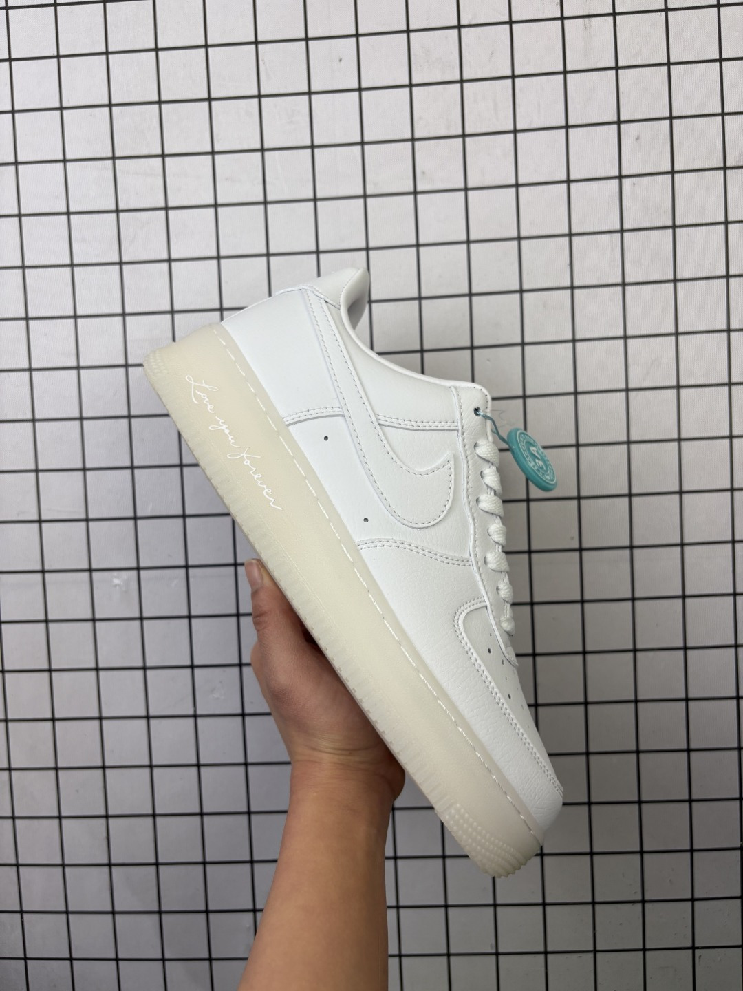 Nike/耐克 男女鞋真标带半码,原楦原纸版数据开发版型,采用硬质牛培皮革鞋面材质,内置全掌Air Sole气垫❗高规格鞋身+「满屏爱心」终于来了!著名说唱-奥布瑞·德雷克·格瑞汉Drake亲穿主理品牌NOCTA x Nike Air Force 1"Certified Lover Boy"空军一号经典低帮百搭休闲运动板鞋“皮革纯白痴情男孩” 类型:男女鞋 编码719