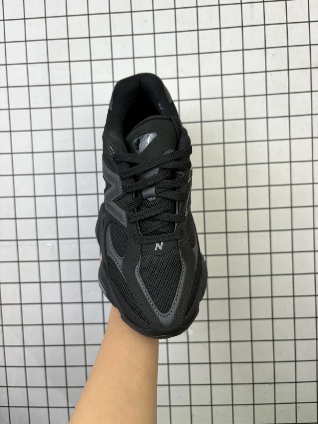 New Balance/新百伦 男女鞋,采用猪巴革组合网织布鞋面材质,4层组合底模,中底嵌入ABZORB缓震科技材料及后跟嵌入TPU装饰条稳固❗️ 复古爱好者看过来,全新配色!全新NB新百伦New Balance 9060"Slate Grey"系列复古百搭老爹风小象蹄休闲运动跑步鞋“ 类型:男女鞋 编码:元