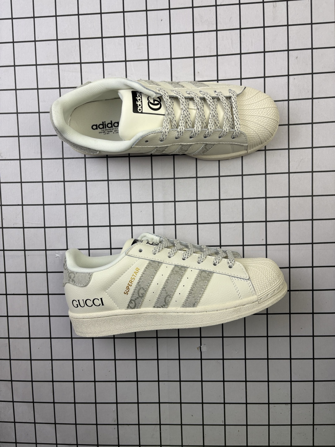 💰100
Adidas/阿迪达斯 男女鞋真标半码制,升级原楦原纸版开发,采用牛剖革饰片组合斜纹帆布鞋面材质,2020改良全包围鞋垫,正确2020版鞋底模具及扇贝头盖片❗阿迪达斯/三叶草Adidas Originals Superstar"Cloud White"经典贝壳头系列低帮百搭休闲运动板鞋 BZ2525
类型:男女鞋
码数:36 36.5 37 38 38.5 39 40 40.5 41 42 42.5 43 44 45
编码:698