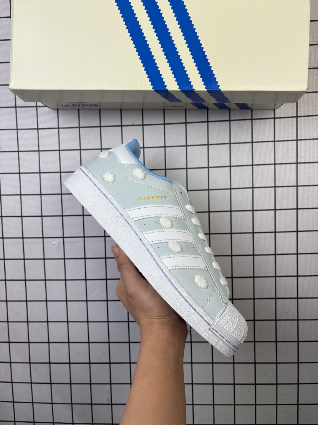 🈴💰100
Adidas/阿迪达斯 男女鞋真标半码制,升级原楦原纸版开发,采用牛剖革饰片组合斜纹帆布鞋面材质,2020改良全包围鞋垫,正确2020版鞋底模具及扇贝头盖片❗阿迪达斯/三叶草Adidas Originals Superstar"Cloud White"经典贝壳头系列低帮百搭休闲运动板鞋 BZ2525
类型:男女鞋
码数:36 36.5 37 38 38.5 39 40 40.5 41 42 42.5 43 44 45
编码:698