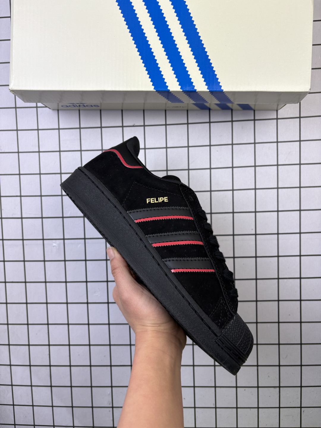 🈴💰100
Adidas/阿迪达斯 男女鞋真标半码制,升级原楦原纸版开发,采用牛剖革饰片组合斜纹帆布鞋面材质,2020改良全包围鞋垫,正确2020版鞋底模具及扇贝头盖片❗阿迪达斯/三叶草Adidas Originals Superstar"Cloud White"经典贝壳头系列低帮百搭休闲运动板鞋 BZ2525
类型:男女鞋
码数:36 36.5 37 38 38.5 39 40 40.5 41 42 42.5 43 44 45
编码:698