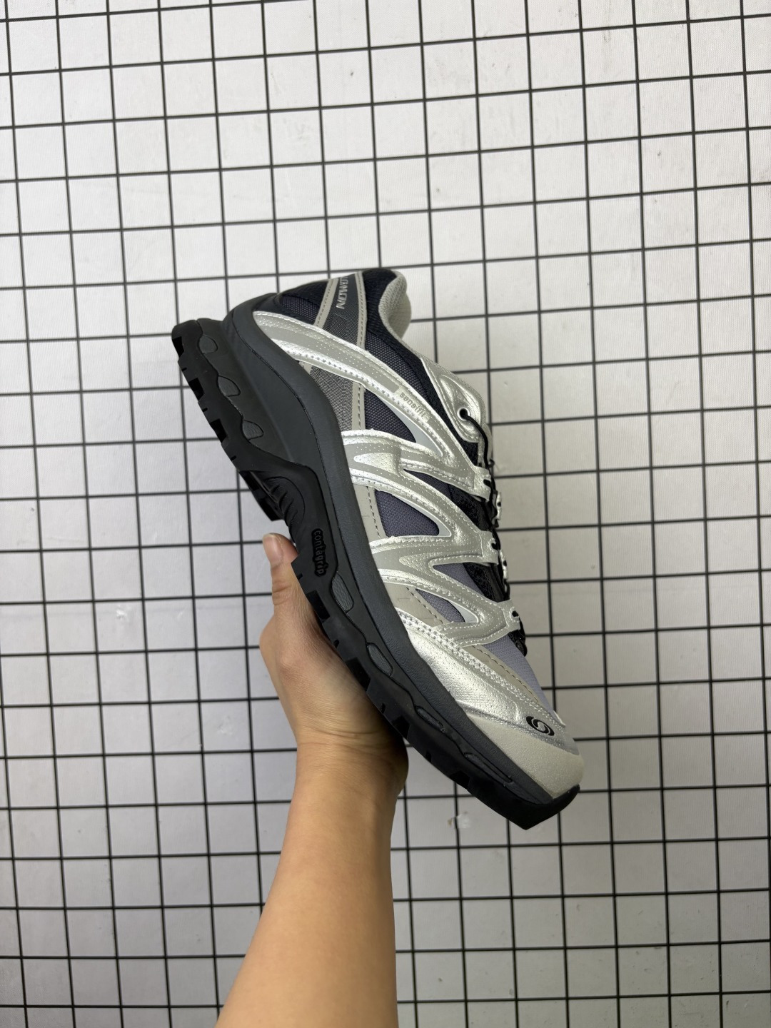 💰170
公司级✅Salomon萨洛蒙  XT PU.RE ADVANCED复古休闲运动鞋
鞋底磨损区运用CONTAGRIP耐磨鞋材 后跟自然饱满还原包裹性 鞋面用SENSIFT贴合包裹脚型 鞋跟鞋底牵引设计抓地性 3D ADVANCED CHASSIS底盘轻量化 五层组合大底 钉齿设计稳定防护 Ortholite轻量化鞋垫
货号:474462-33
尺码:36 36.5 37.5 38 38.5 39 40 40.5 41 42 42.5 43 44 45
编码688