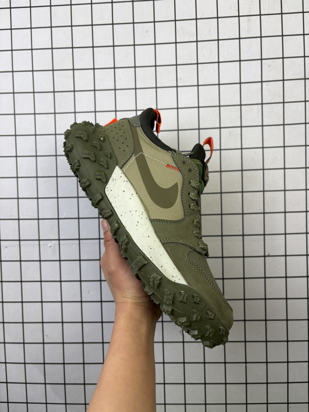 r 公司级✅Nike Air Jordan 1 Element Gore-Tex 耐克 经典耐用 低帮跑步鞋 将现代匠心工艺与精致的传统风格设计元素结合 造就了这双运动感十足的流线型鞋款 柔软鞋口与鞋舌结合模压鞋床 缔造全天舒适感受 后跟则沿用传统的设计 为你的双足带来非凡缓震效果 此外 其低帮版型和后跟提拉设计 塑就随心畅动的穿着体验 货号:FV4227-400 编码:小X