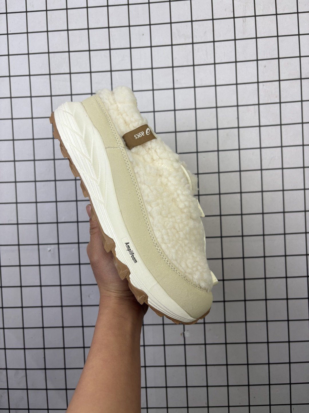 亚瑟士 Asics Gel-Sonoma WT 亚瑟士 泰迪毛毛拖 时尚复古 一脚蹬减震 保暖休闲鞋 货号:1203B036-020 编码旭