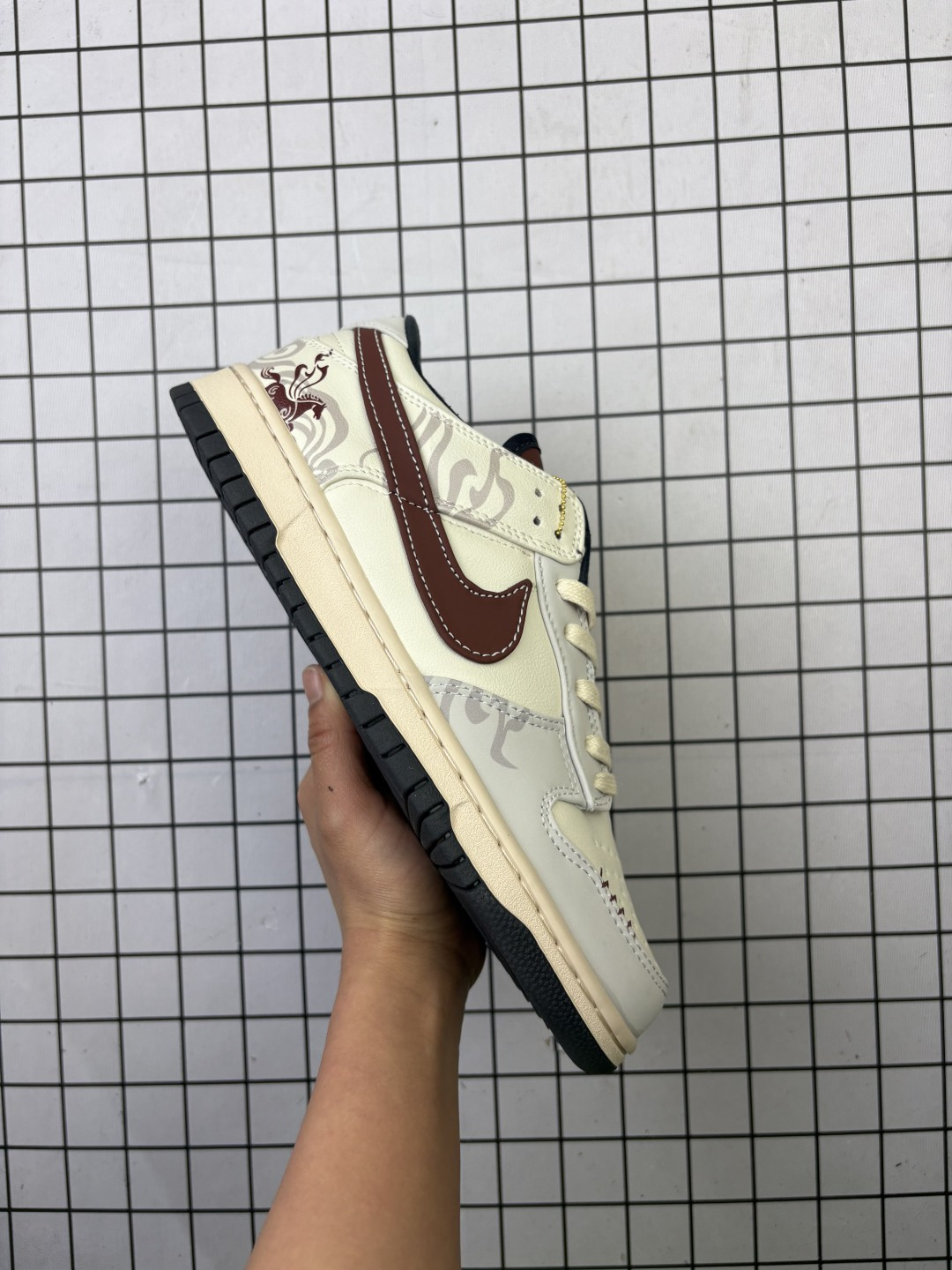 💰110
耐克ike Dunk Low 白色
此款以简约大方的造型设计，给人以随性休闲的时尚格调，穿着舒适轻便，运动灵活自如，满足日常个性穿搭。 货号: IM6670 202

码数：36 36.5 37.5 38 38.5 39 40 40.5 41 42 42.5 43 44 45
编码707