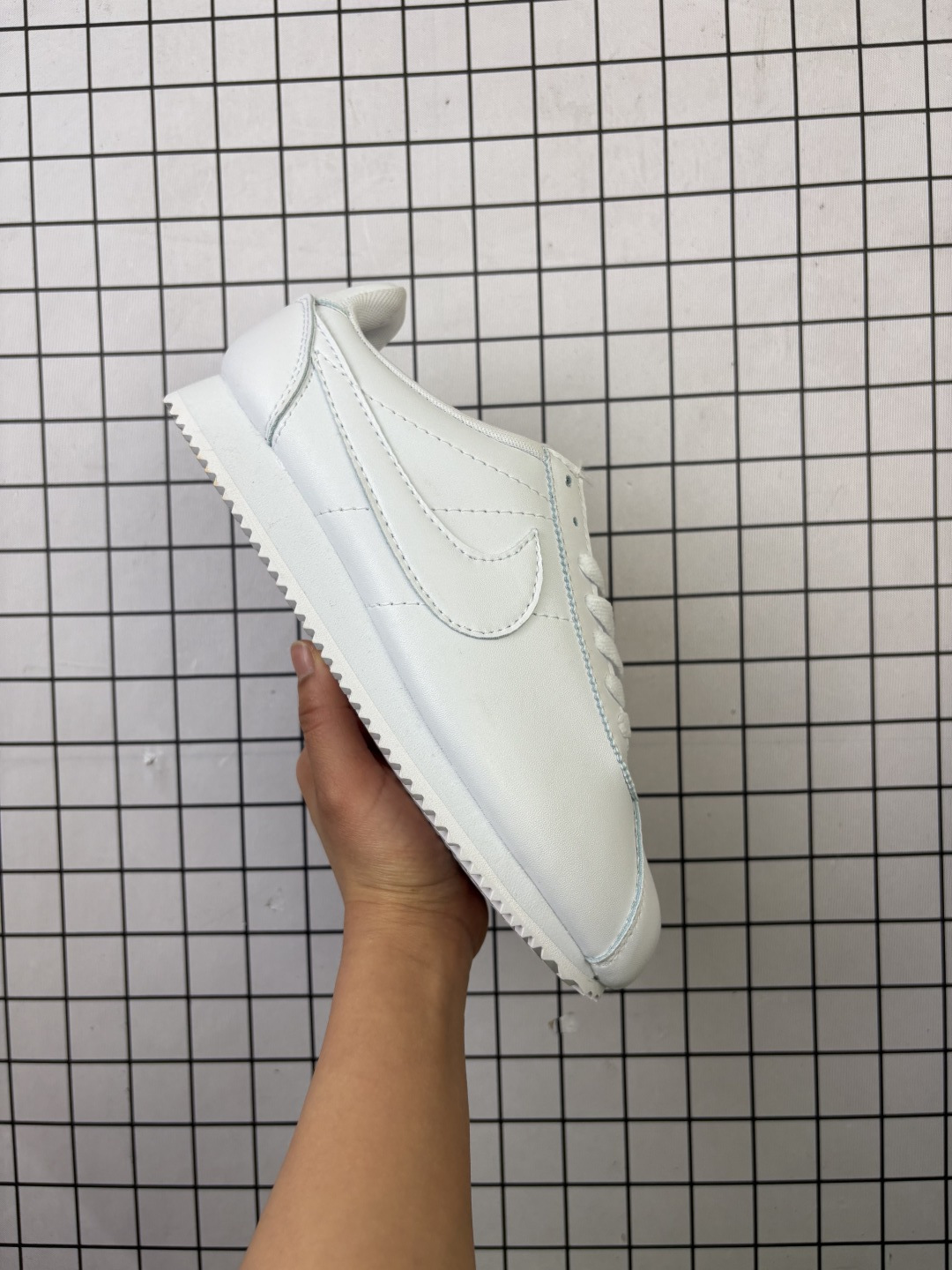 💰70
公司级：Nike Classic Cortez 耐克经典轻便舒适男子阿甘鞋休闲跑步鞋运动鞋 
纯粹而执着的精神 使得Cortez种在了一代人的心里 无论是否喜欢它复古的鞋型
货号:807471
尺码:36 36.5 37.5 38 38.5 39 40 40.5 41 42 42.5 43 44 45
编码704