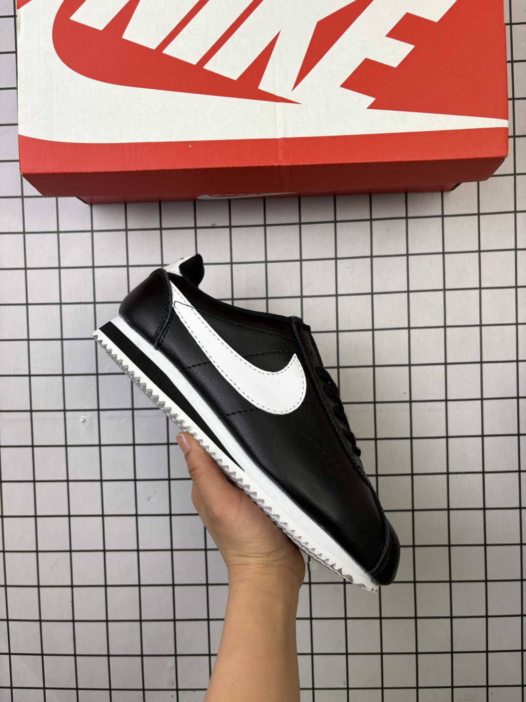 🈴💰70
公司级：Nike Classic Cortez 耐克经典轻便舒适男子阿甘鞋休闲跑步鞋运动鞋 
纯粹而执着的精神 使得Cortez种在了一代人的心里 无论是否喜欢它复古的鞋型
货号:807471
尺码:36 36.5 37.5 38 38.5 39 40 40.5 41 42 42.5 43 44 45
编码704