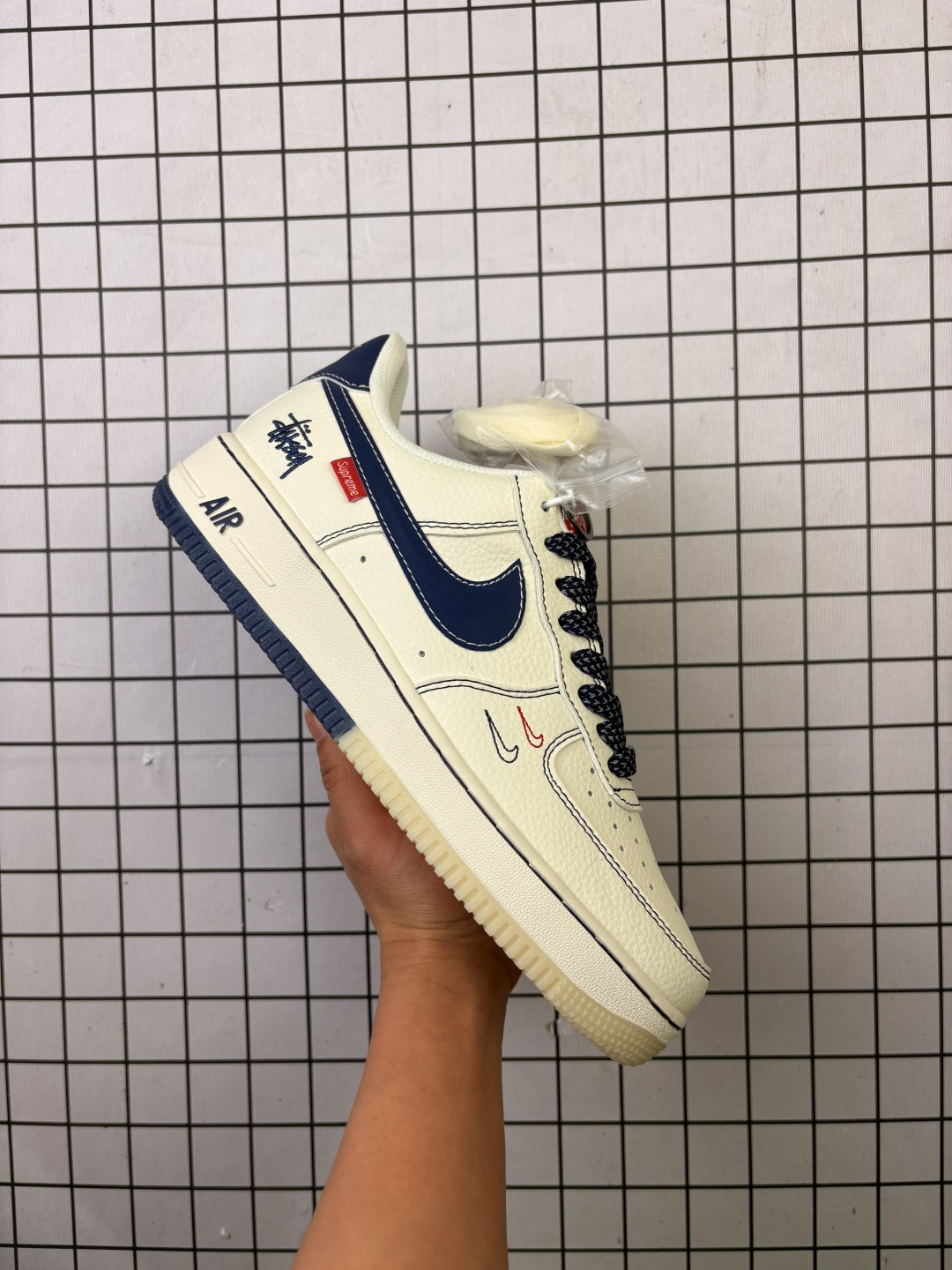 💰100
Nike/耐克 男女鞋真标半码制,原楦原纸版开发版型,采用软质荔枝纹牛剖革鞋面材质鞋面,内置全掌Air Sole气垫❗美国元祖街头潮牌-斯图西Stussy x Nike Air Force 1´07 Low"Stussy"空军一号经典低帮百搭休闲运动板鞋“ HH7518-072
类型:男女鞋
码数:36 36.5 37.5 38 38.5 39 40 40.5 41 42 42.5 43 44 45
编码:头H