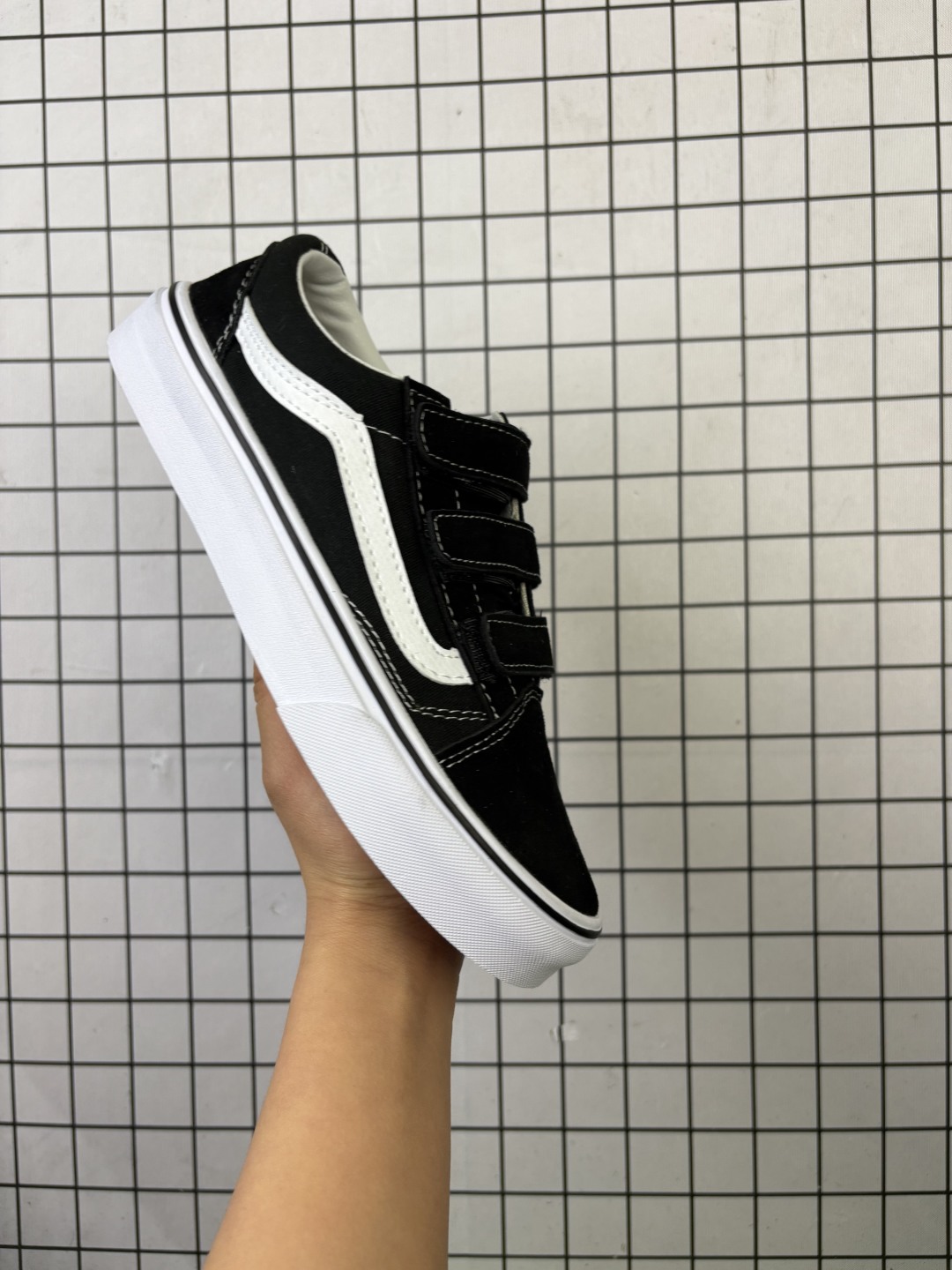💰110
Vans万斯范斯官方 Old skool R经典复古休闲运动板鞋潮 帆布鞋,高端支线原始硫化工艺,艺术来源于生活成为了vans美学的个性潮流标志,代表着光和希望,让你变得更加明亮耀眼
尺码:35-45半
编码553