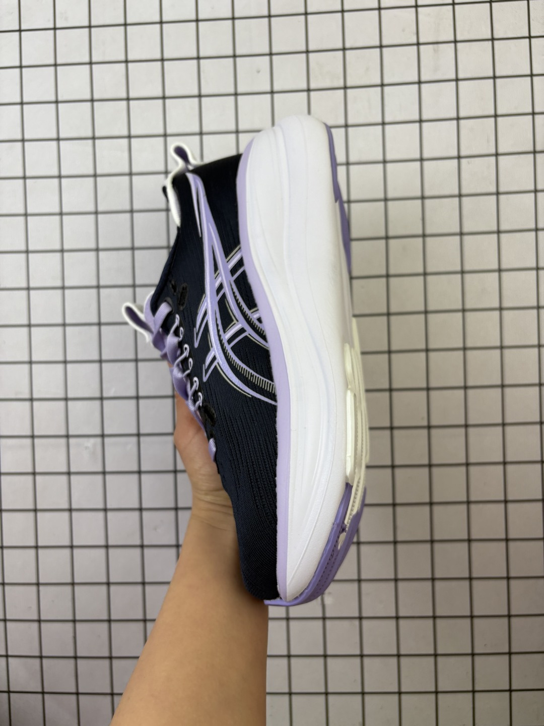 🈴💰140
Asics/亚瑟士 女标真标半码制，原楦原纸版开发，采用人体工学轻质透气工程提花网眼鞋面材质，全掌FF BLAST PLUS棉感中底，AHAR橡胶,兼顾抓地及耐久性底片❗️与新一代一起跑入舒适区,日本专业跑鞋品牌-亚瑟士/Asics Gel-Nimbus 28 雨云28代超顶级轻量化运动有氧慢跑鞋“ 1012B899

类型：男女鞋
码数：36 37 38 39 39.5 40.5 41.5 42 42.5 43.5 44 45
编码688