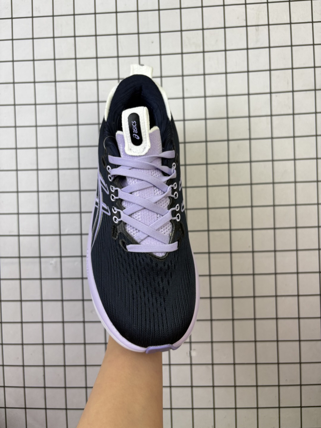 🈴💰140
Asics/亚瑟士 女标真标半码制，原楦原纸版开发，采用人体工学轻质透气工程提花网眼鞋面材质，全掌FF BLAST PLUS棉感中底，AHAR橡胶,兼顾抓地及耐久性底片❗️与新一代一起跑入舒适区,日本专业跑鞋品牌-亚瑟士/Asics Gel-Nimbus 28 雨云28代超顶级轻量化运动有氧慢跑鞋“ 1012B899

类型：男女鞋
码数：36 37 38 39 39.5 40.5 41.5 42 42.5 43.5 44 45
编码688