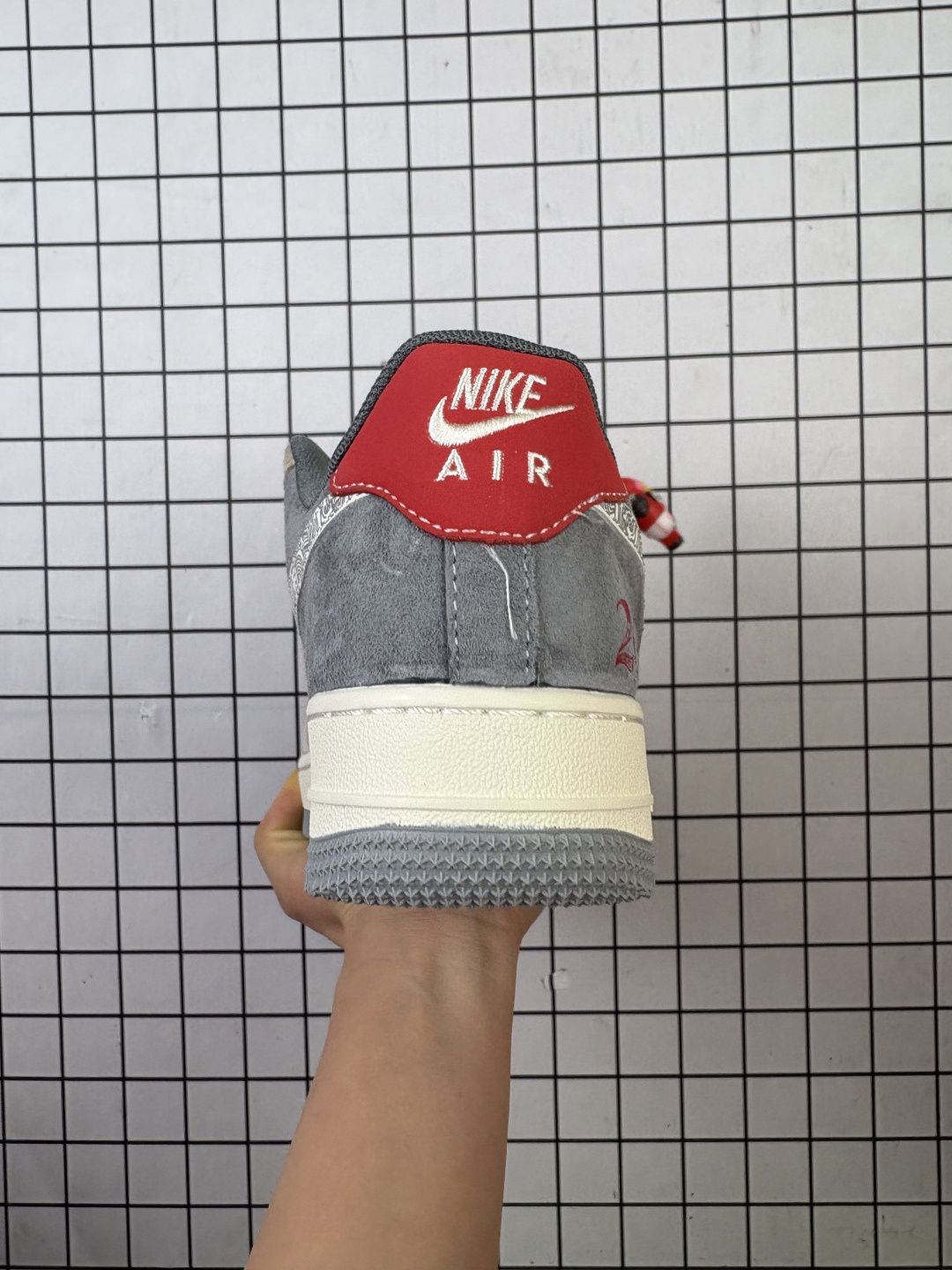 💰220
公司级✅NIKE AIR FORCE 1‘07 LV8
原楦头原纸板 打造纯正低帮空军版型
专注外贸渠道 全掌内置蜂窝气垫 
原盒配件 原厂中底钢印、拉帮完美
货号:JJ2508-807
Size:36 36.5 37.5 38 38.5 39 40 40.5 41 42 42.5 43 44 45 
编码啊D