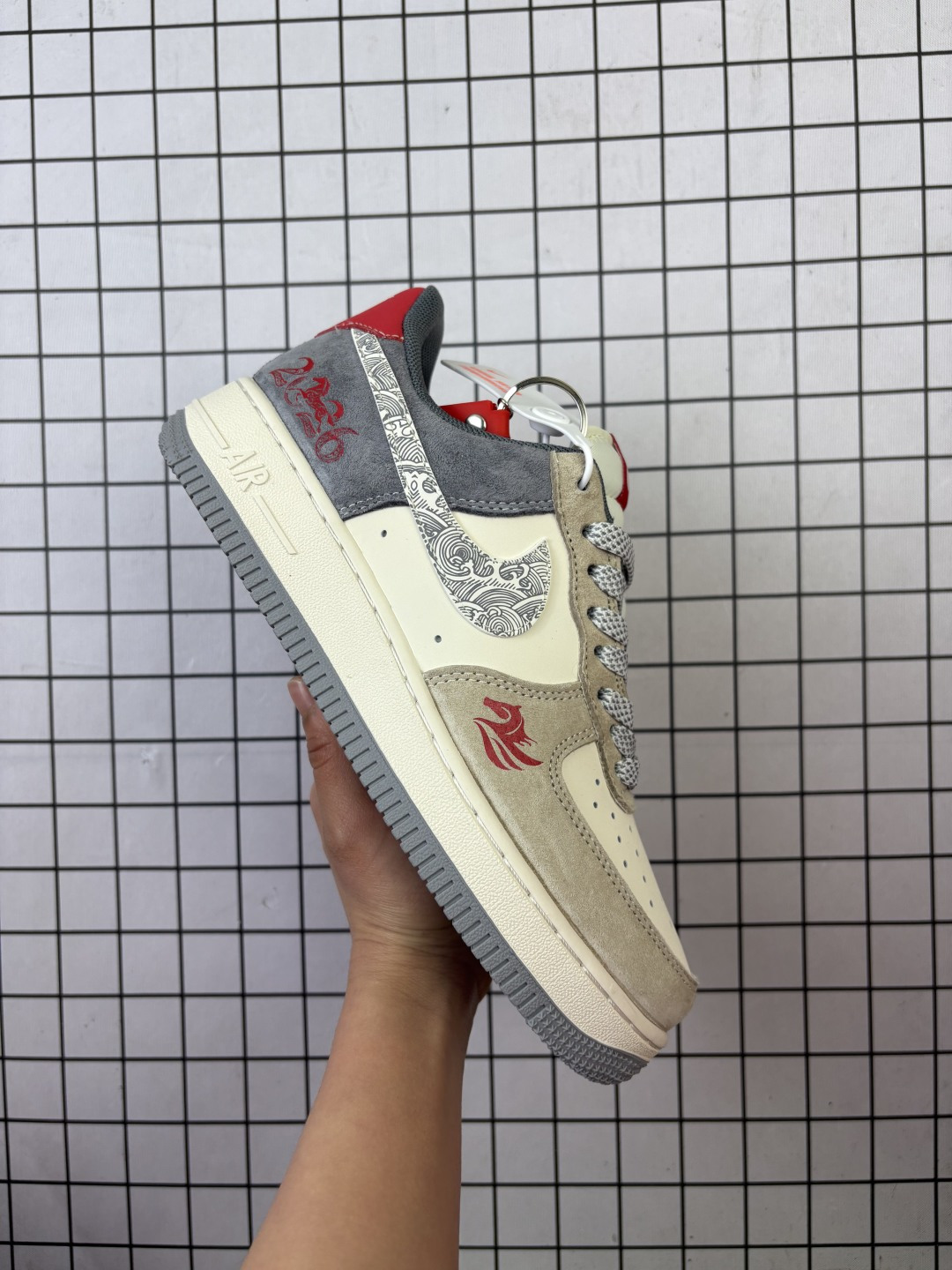 💰220
公司级✅NIKE AIR FORCE 1‘07 LV8
原楦头原纸板 打造纯正低帮空军版型
专注外贸渠道 全掌内置蜂窝气垫 
原盒配件 原厂中底钢印、拉帮完美
货号:JJ2508-807
Size:36 36.5 37.5 38 38.5 39 40 40.5 41 42 42.5 43 44 45 
编码啊D
