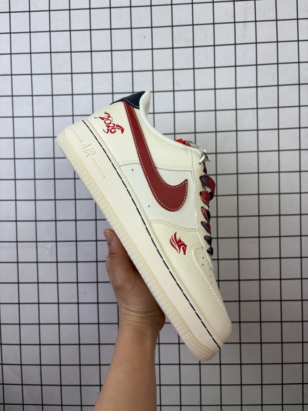 💰220
公司级✅NIKE AIR FORCE 1‘07 LV8
原楦头原纸板 打造纯正低帮空军版型
专注外贸渠道 全掌内置蜂窝气垫 
原盒配件 原厂中底钢印、拉帮完美
货号:JJ2508-807
Size:36 36.5 37.5 38 38.5 39 40 40.5 41 42 42.5 43 44 45 
编码啊D