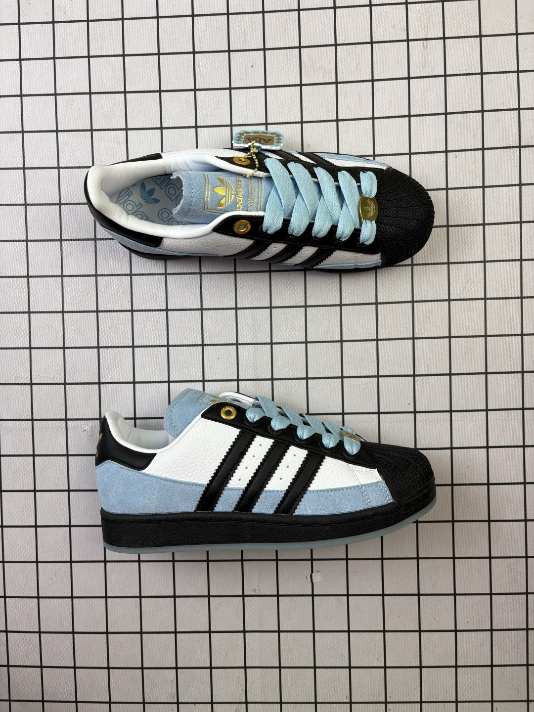 💰120
Adidas Originals Superstar贝壳头系列 阿迪达斯 低帮经典百搭休闲运动板鞋
货号:JQ0314
尺码:35 36 36.5 37 38 38.5 39 40 40.5 41 42 42.5 43 44 45
编码771