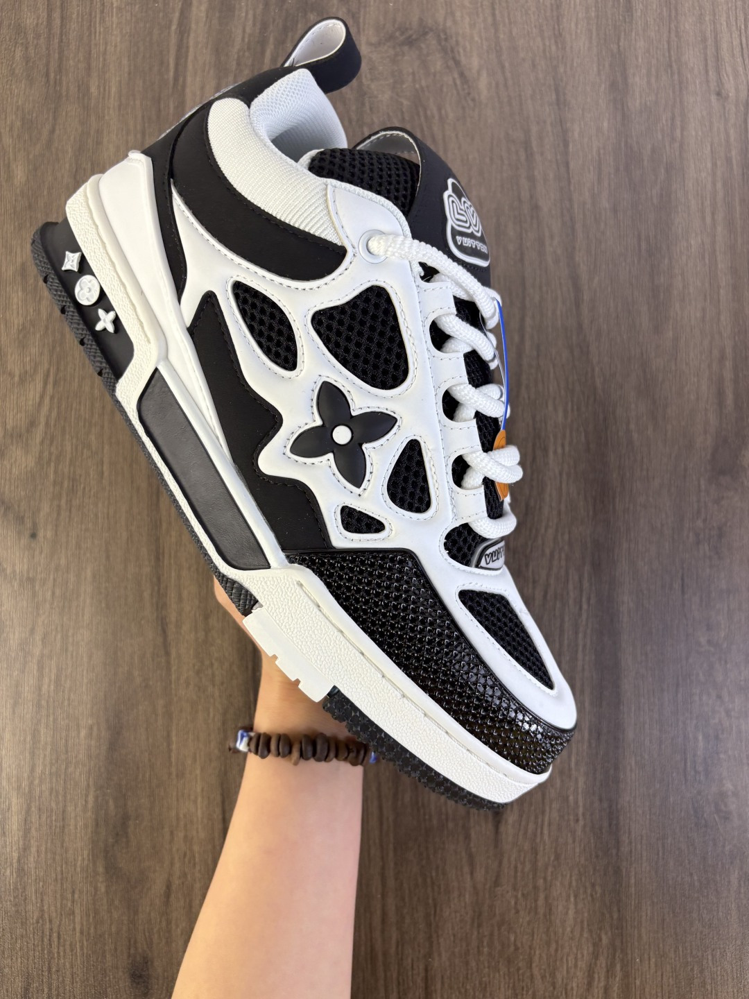 路易威登/Louis Vuitton LV路易威登板鞋 新款 LV Trainer最新配色运动鞋 L家 篮球鞋风格运动鞋 该鞋由艺术总监 VIRGIL ABLOH设计 垫脚聚米微料加透气英伦网布 细节原版一致 编码577