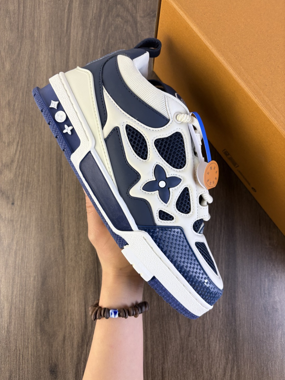 路易威登/Louis Vuitton LV路易威登板鞋 新款 LV Trainer最新配色运动鞋 L家 篮球鞋风格运动鞋 该鞋由艺术总监 VIRGIL ABLOH设计 垫脚聚米微料加透气英伦网布 细节原版一致 编码577