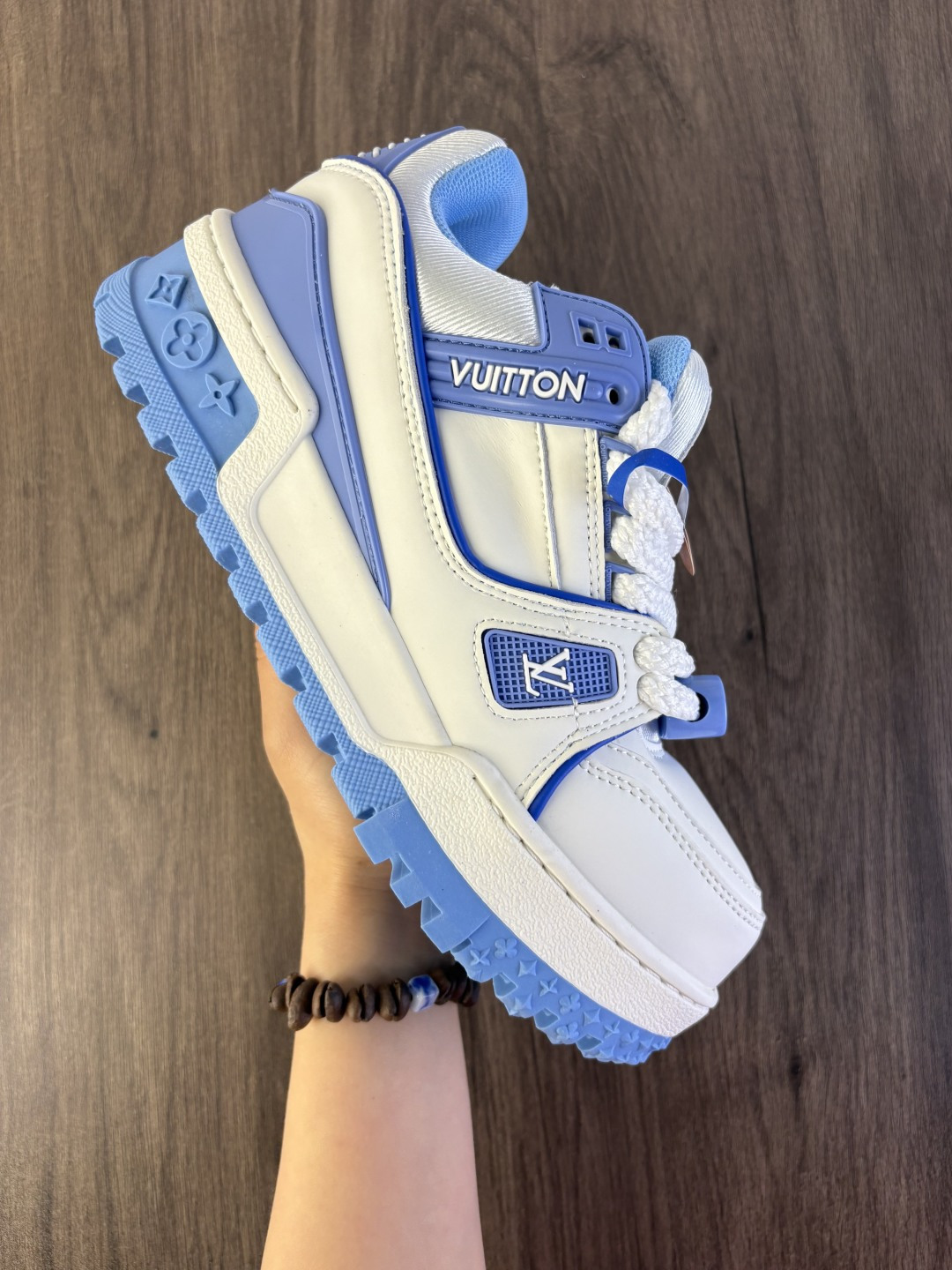 路易威登/Louis Vuitton LV路易威登板鞋 新款 LV Trainer最新配色运动鞋 L家 篮球鞋风格运动鞋 该鞋由艺术总监 VIRGIL ABLOH设计 垫脚聚米微料加透气英伦网布 细节原版一致 编码758