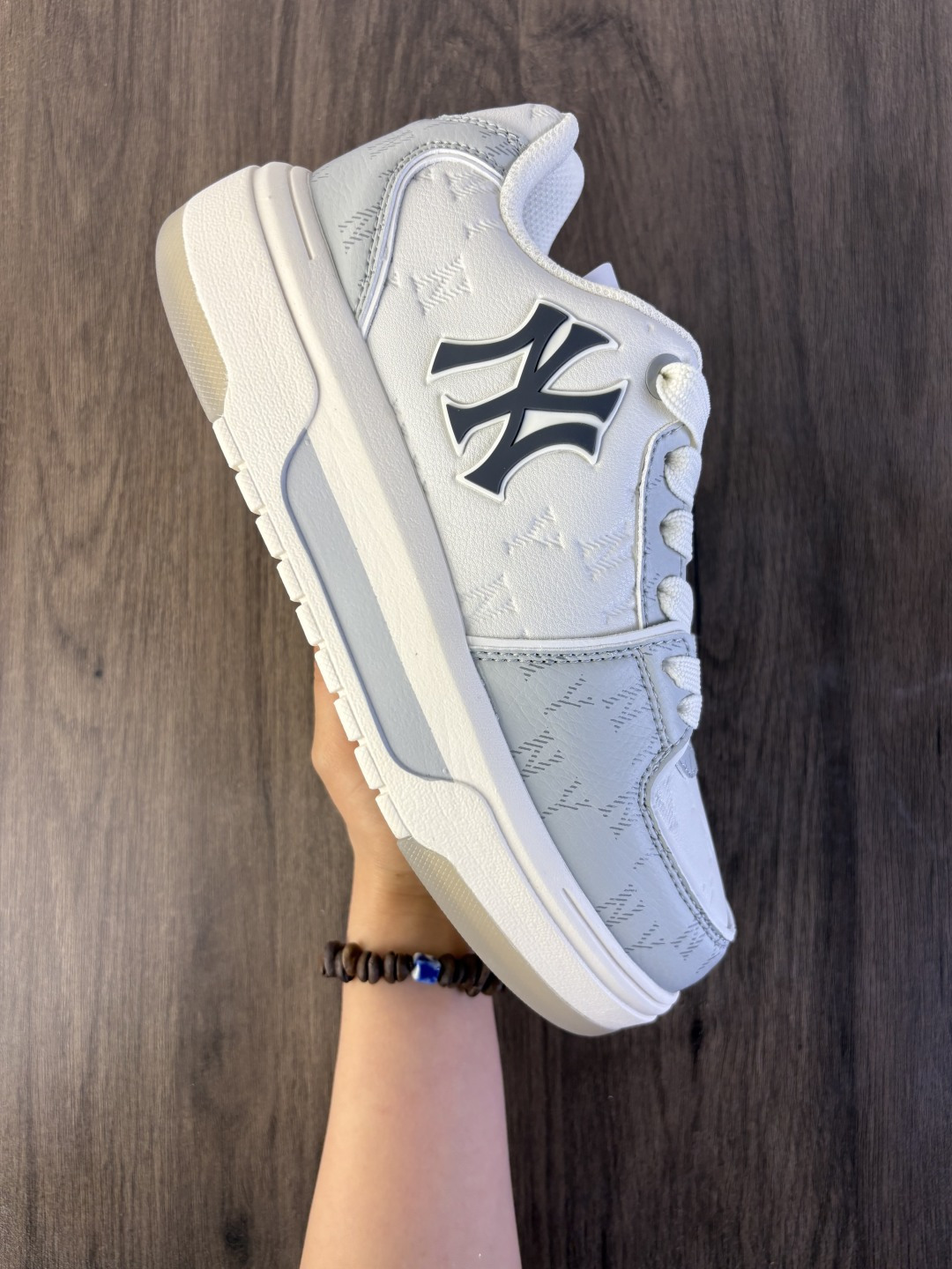 新百伦 New York Yankees x MLB Chunky Liner Low 洋基队学长鞋系列低帮老爹风轻量增高厚底百搭休闲运动板鞋 采用环保纤维革面鞋面材质 全新独立5cm厘米外增高轻质发泡中底组合耐磨橡胶外底片 货号:3ASXM036N 带半码 编码719