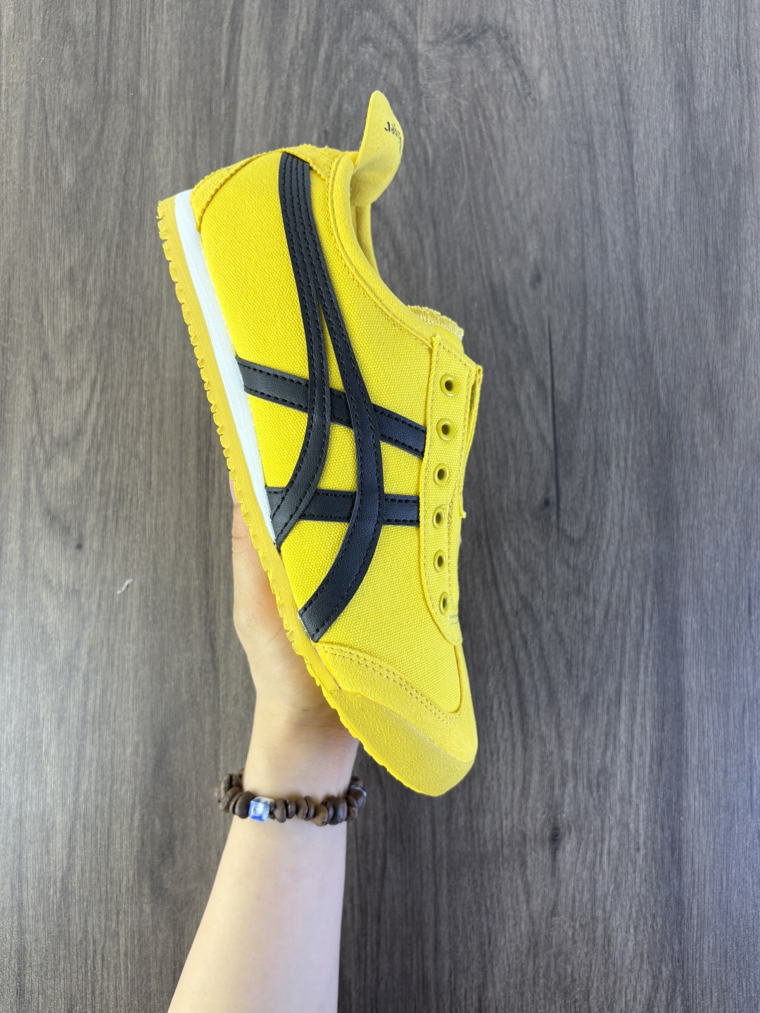 亚瑟士 Onitsuka Tiger Mexico 66 Slip On 鬼冢虎复古时尚 一脚蹬舒适透气皮革鞋面耐磨防滑 休闲运动跑步鞋 虎底采用磨耐防橡滑胶底大富有弹性,缓减冲震休闲运动鞋. 编码719